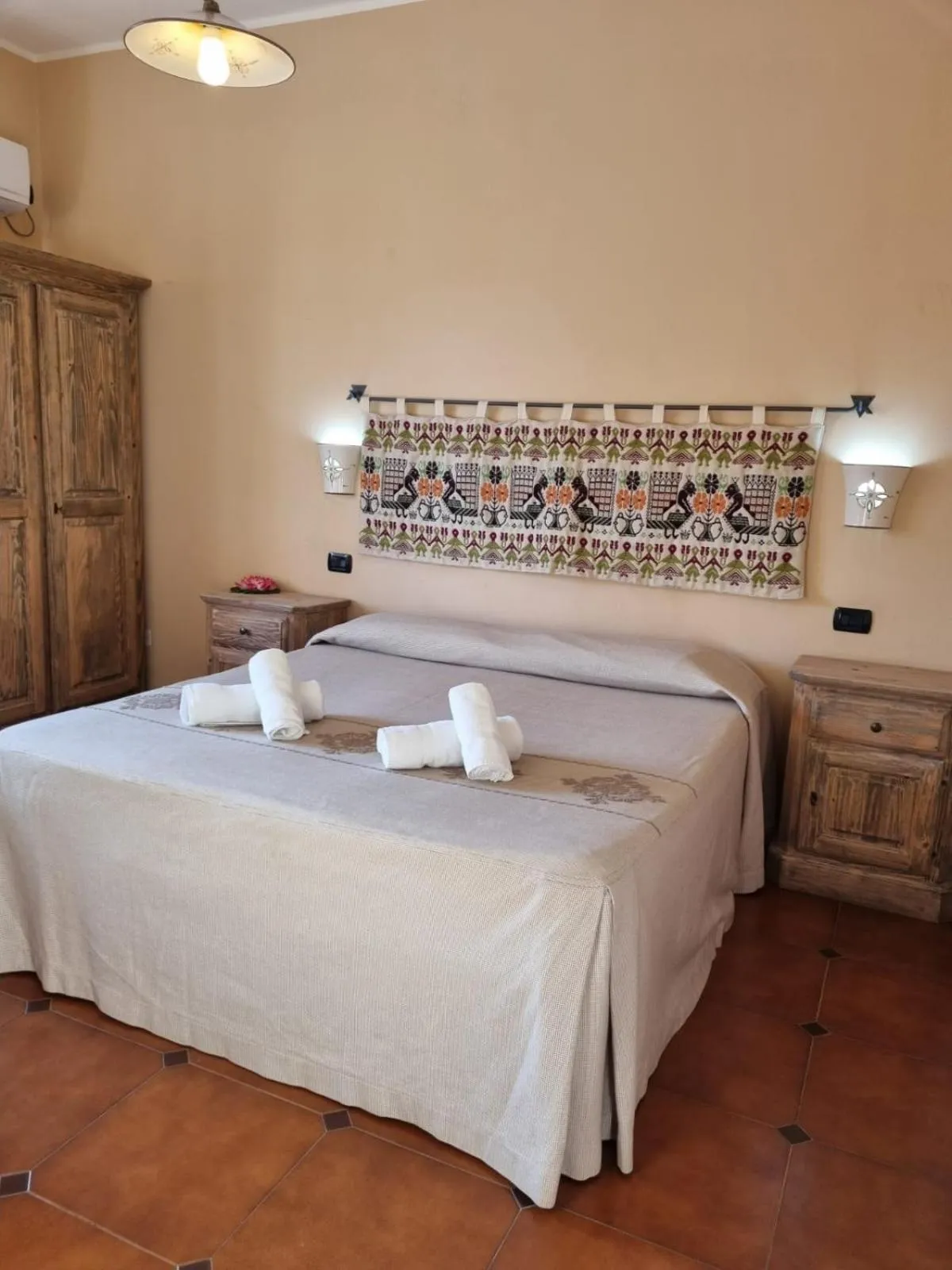 Photo of the whole room, Bed in Hotel Plammas