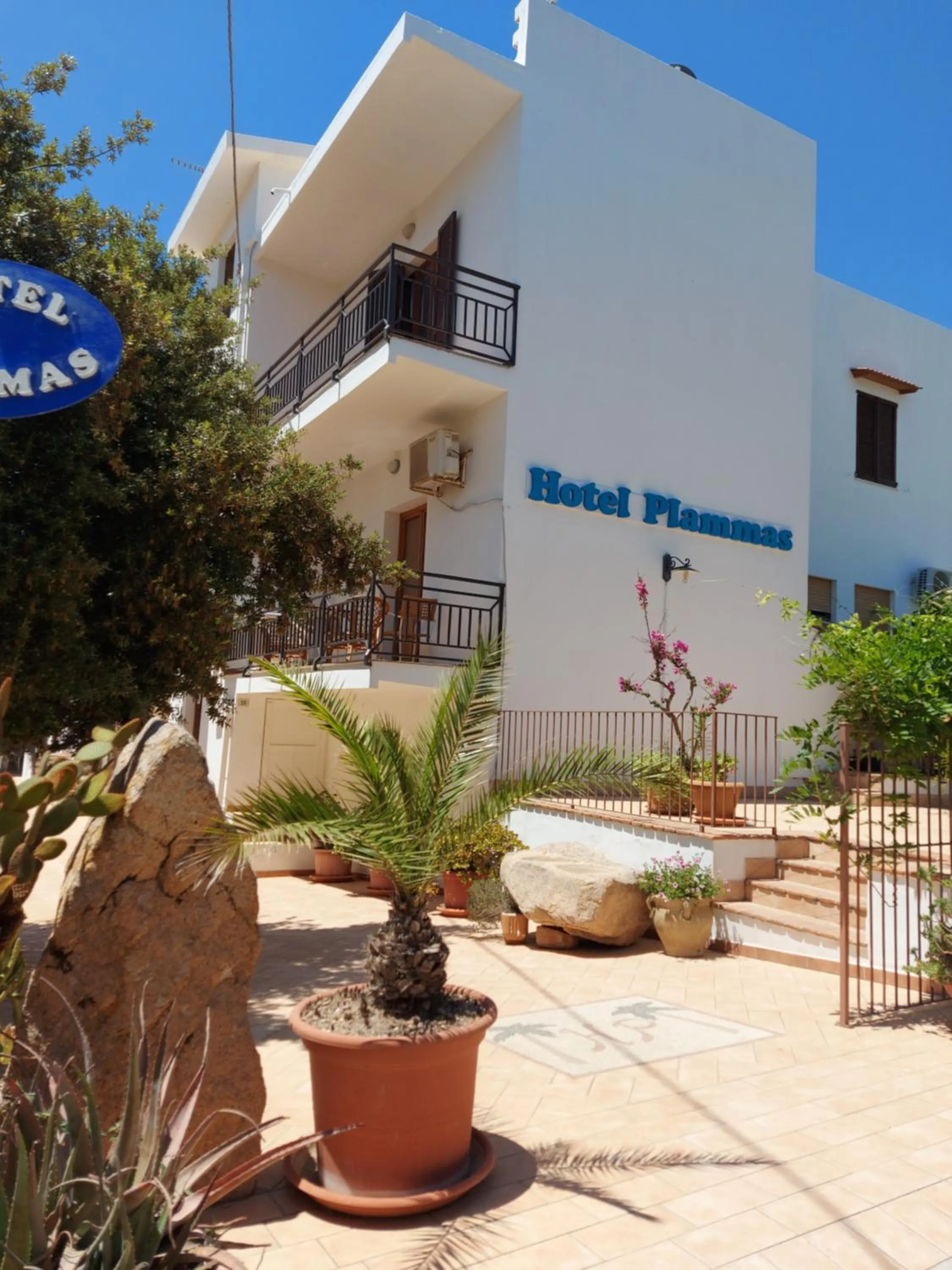 Property building in Hotel Plammas