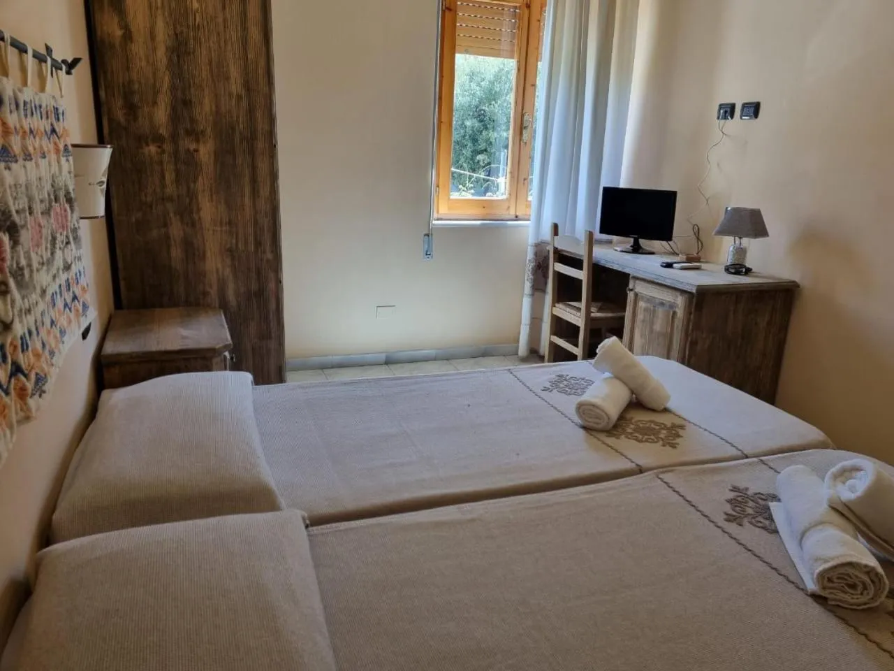 Photo of the whole room, Bed in Hotel Plammas