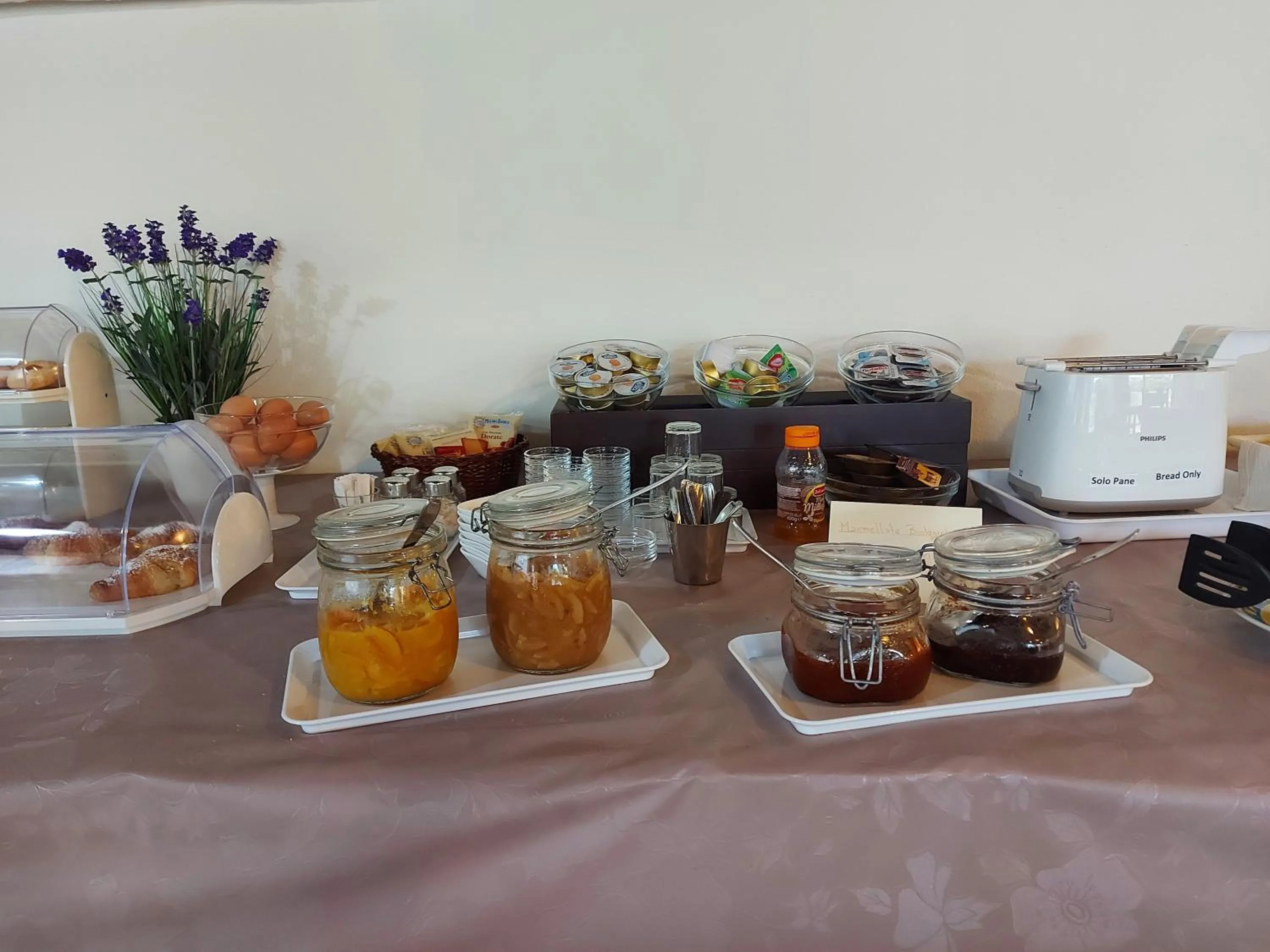 Breakfast in Hotel Plammas