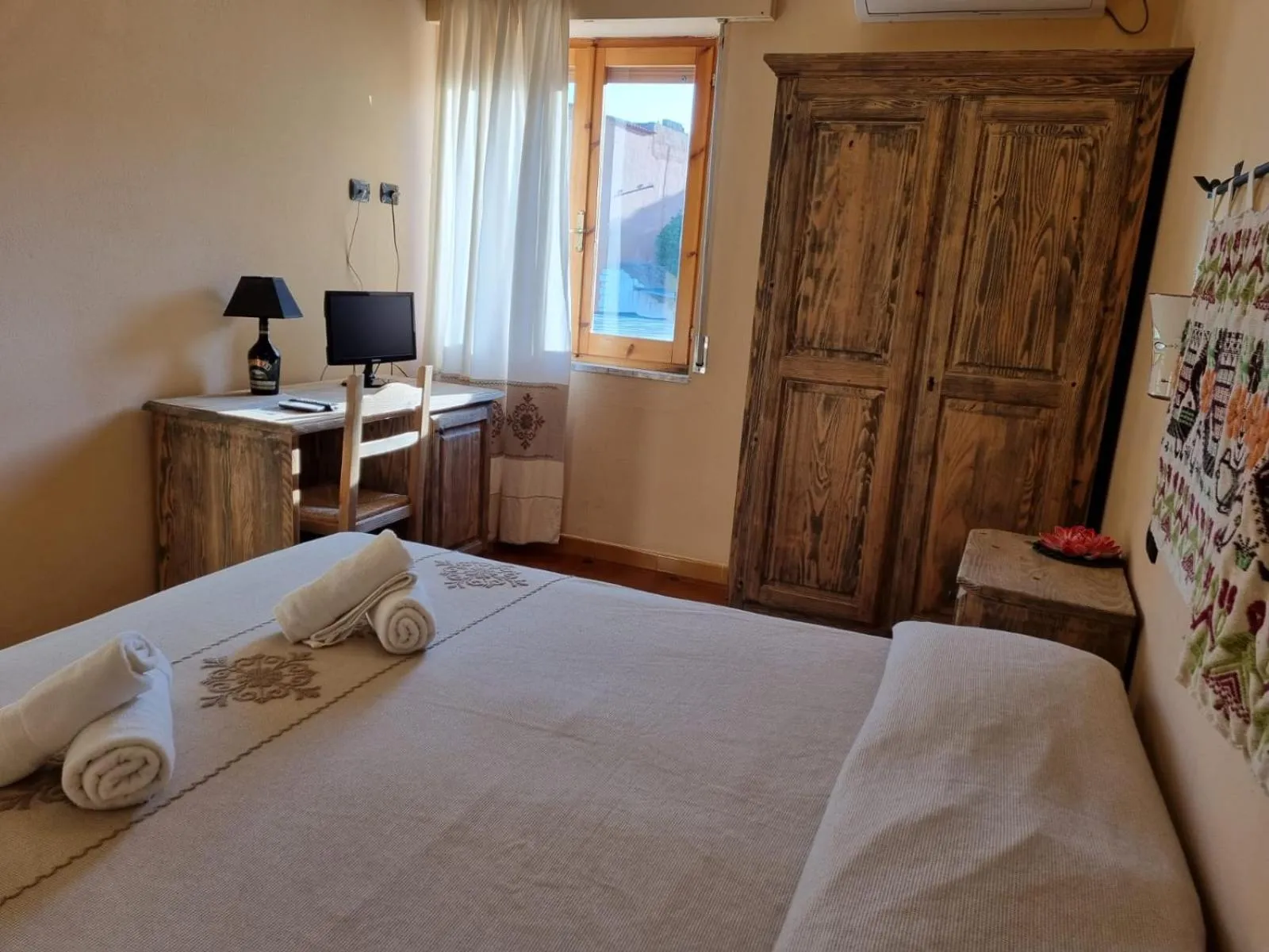 Photo of the whole room, Bed in Hotel Plammas