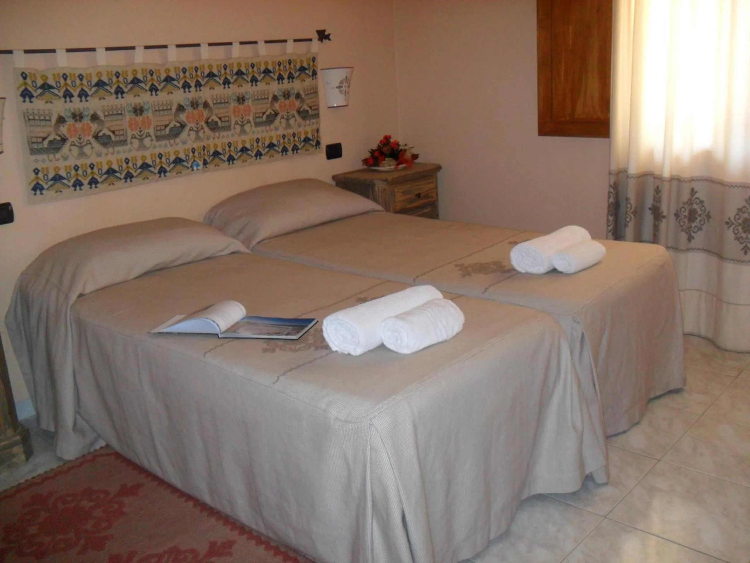 Day, Bed in Hotel Plammas