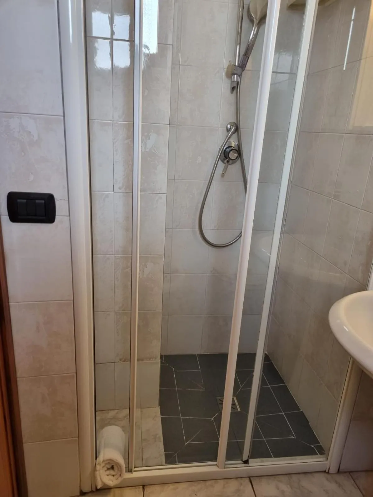 Shower in Hotel Plammas