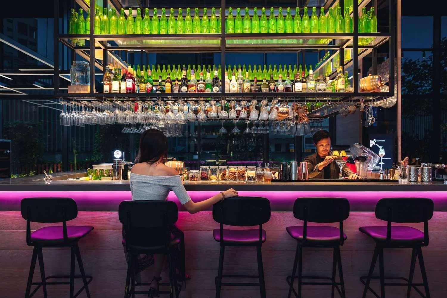 Lounge or bar in YOTEL Singapore Orchard Road