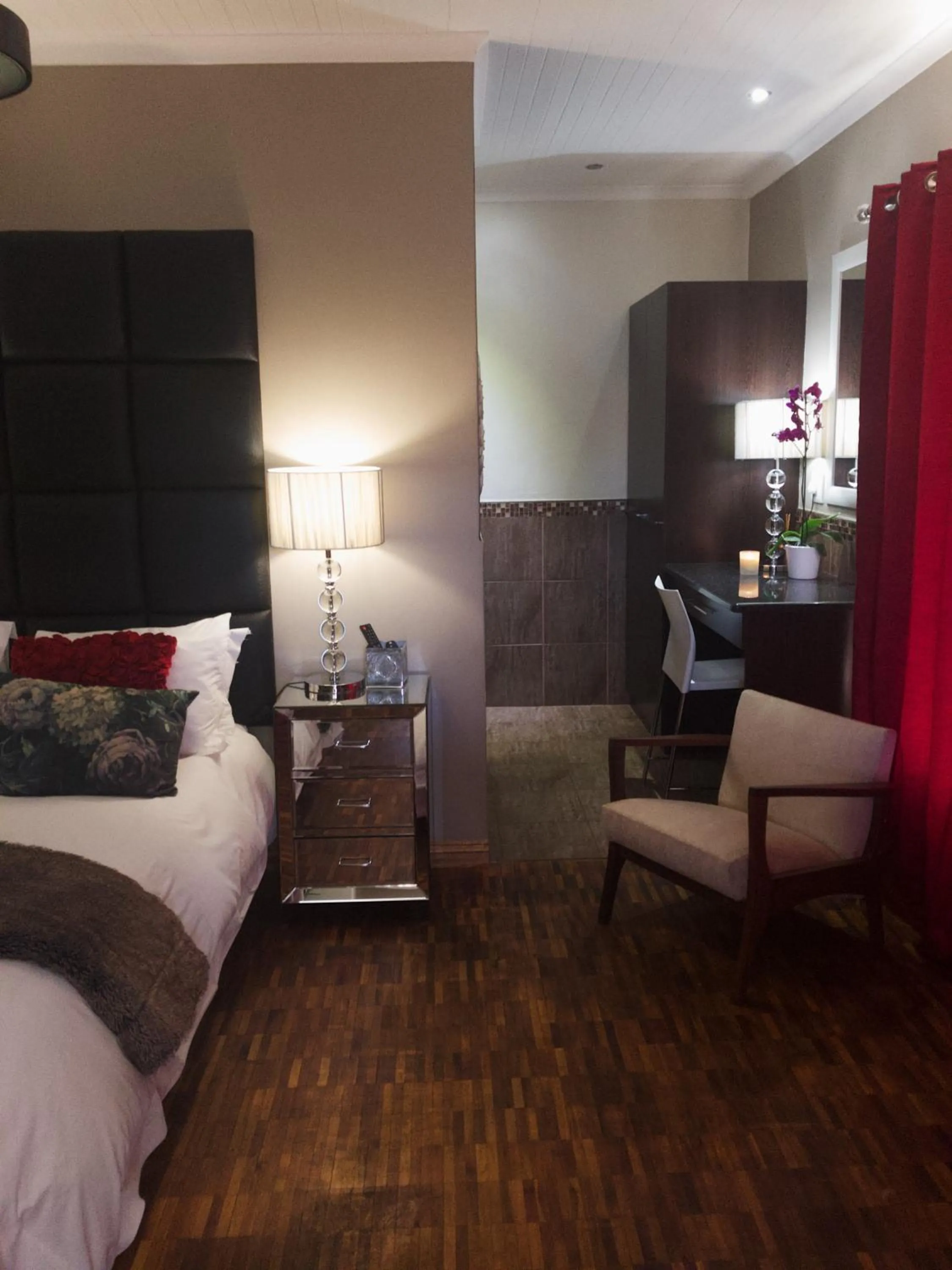 Bedroom, Bed in The Hedge Guesthouse