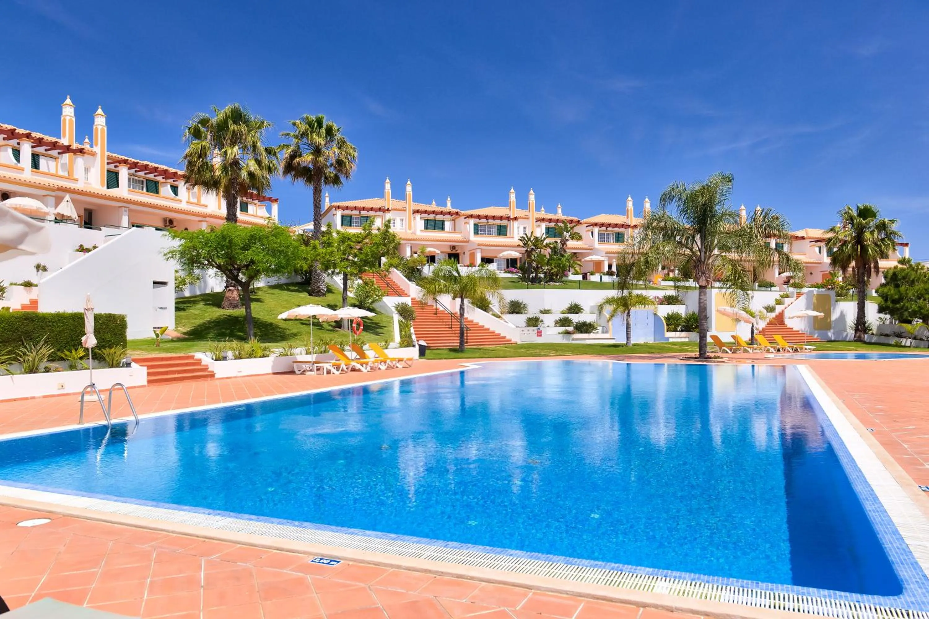 Swimming pool in Moradias Villas Rufino