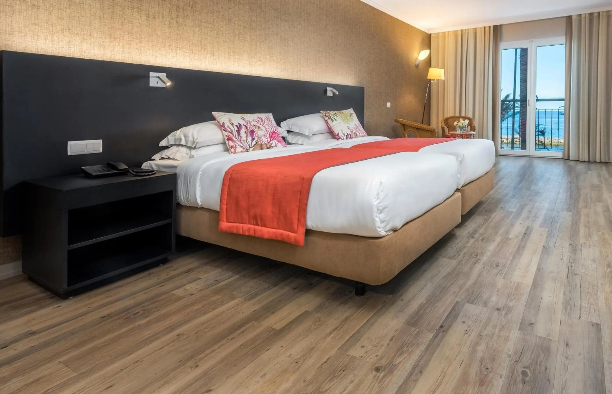 Bedroom, Bed in Enotel Sunset Bay