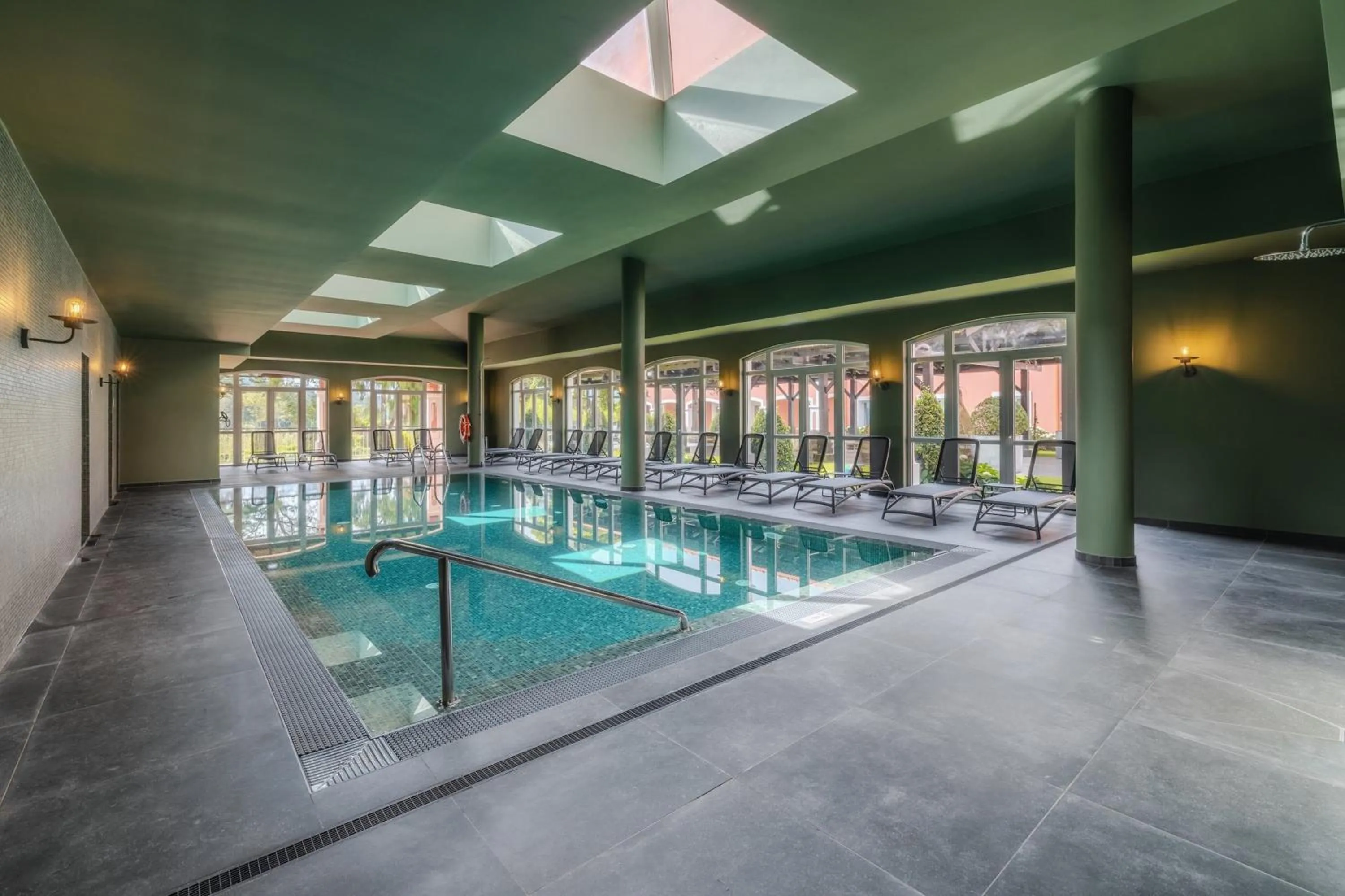 Swimming pool in Enotel Santo da Serra