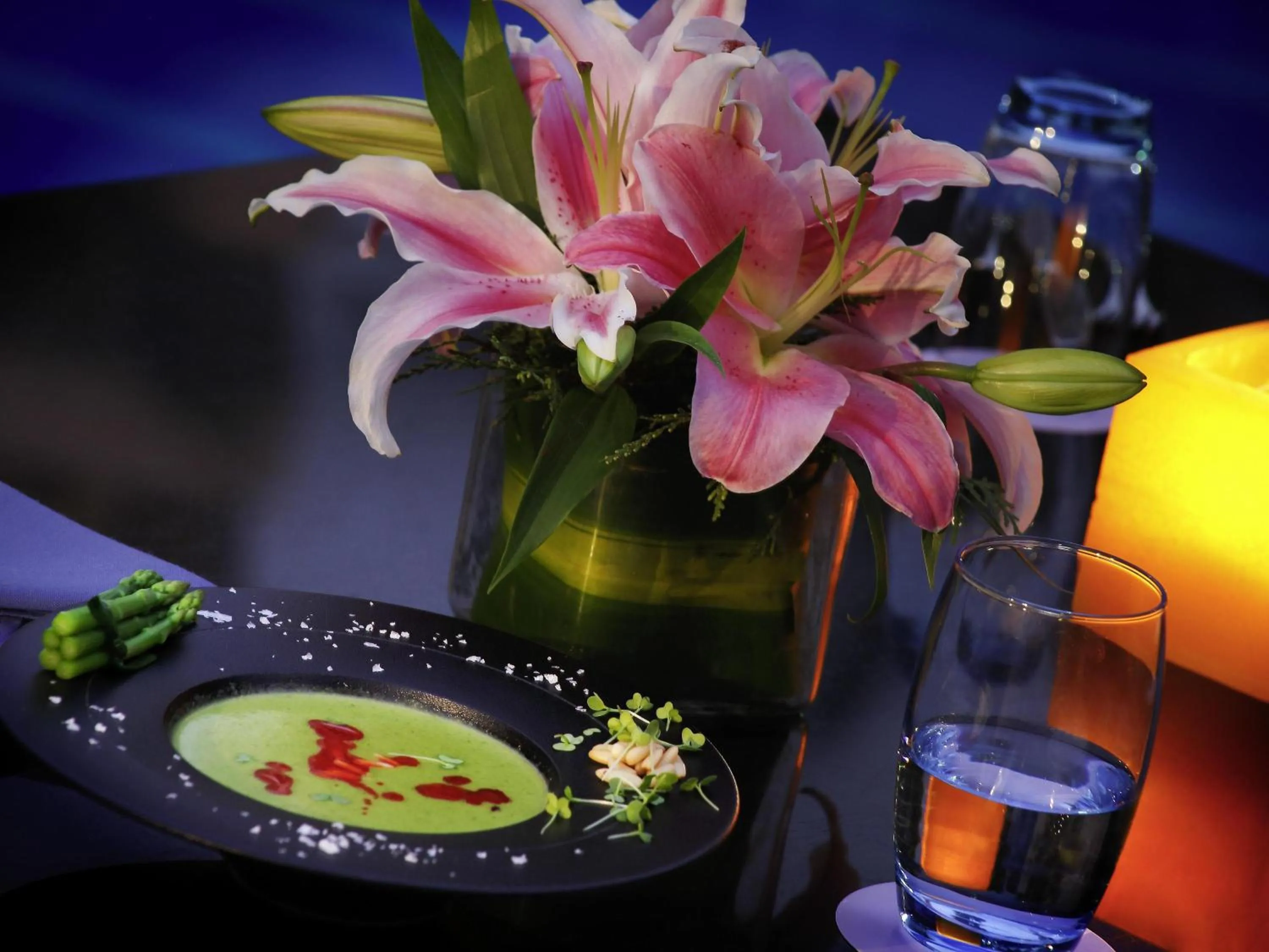 Restaurant/places to eat in Novotel Hyderabad Convention Centre