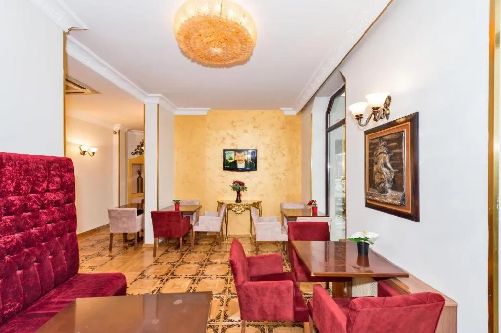 TV and multimedia in Hotel Santa Hill