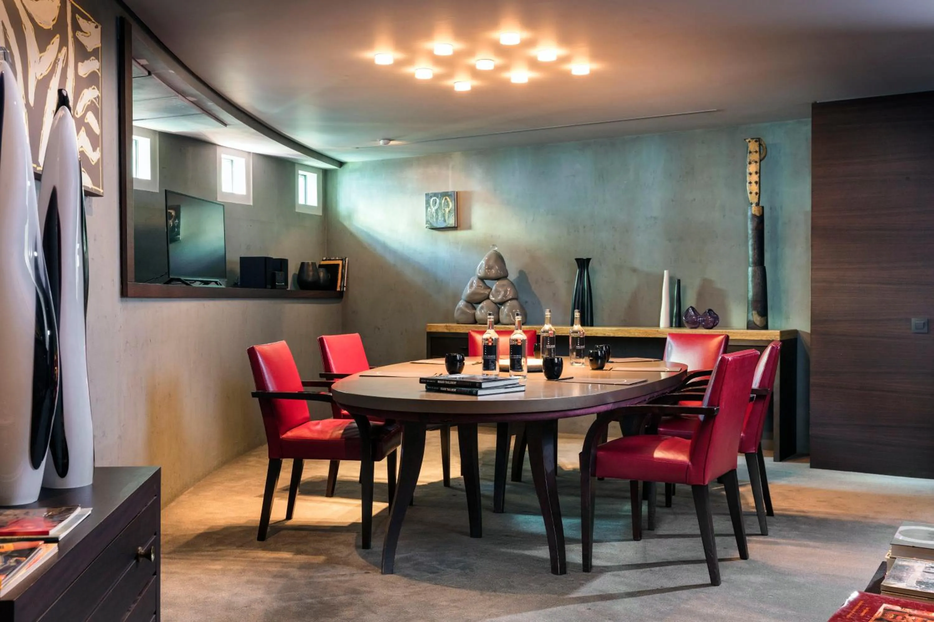 Communal lounge/ TV room in Hotel Square