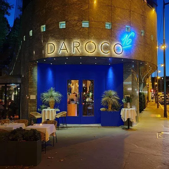 Restaurant/places to eat in Hotel Square