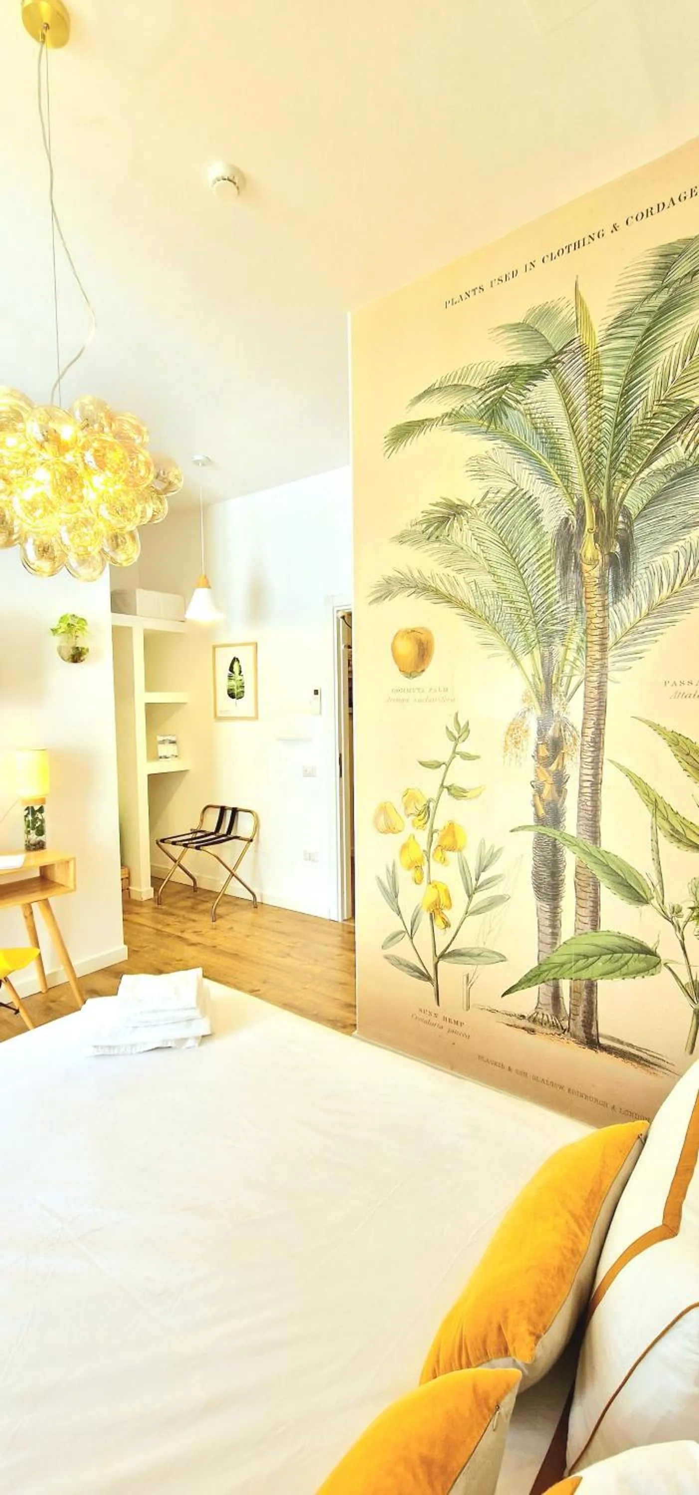 Bed in Napoli Tree - Lungomare