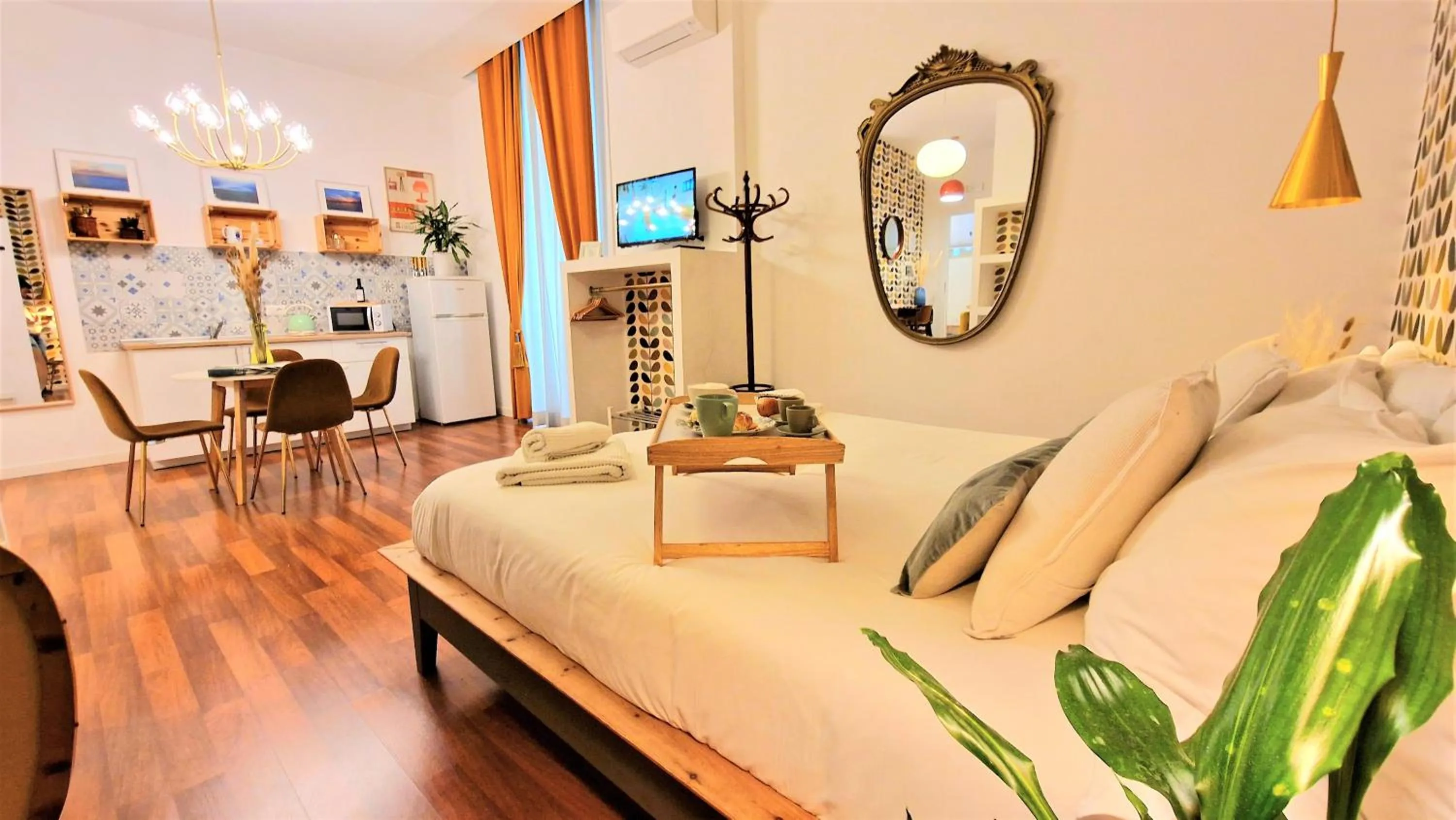 Photo of the whole room in Napoli Tree - Lungomare