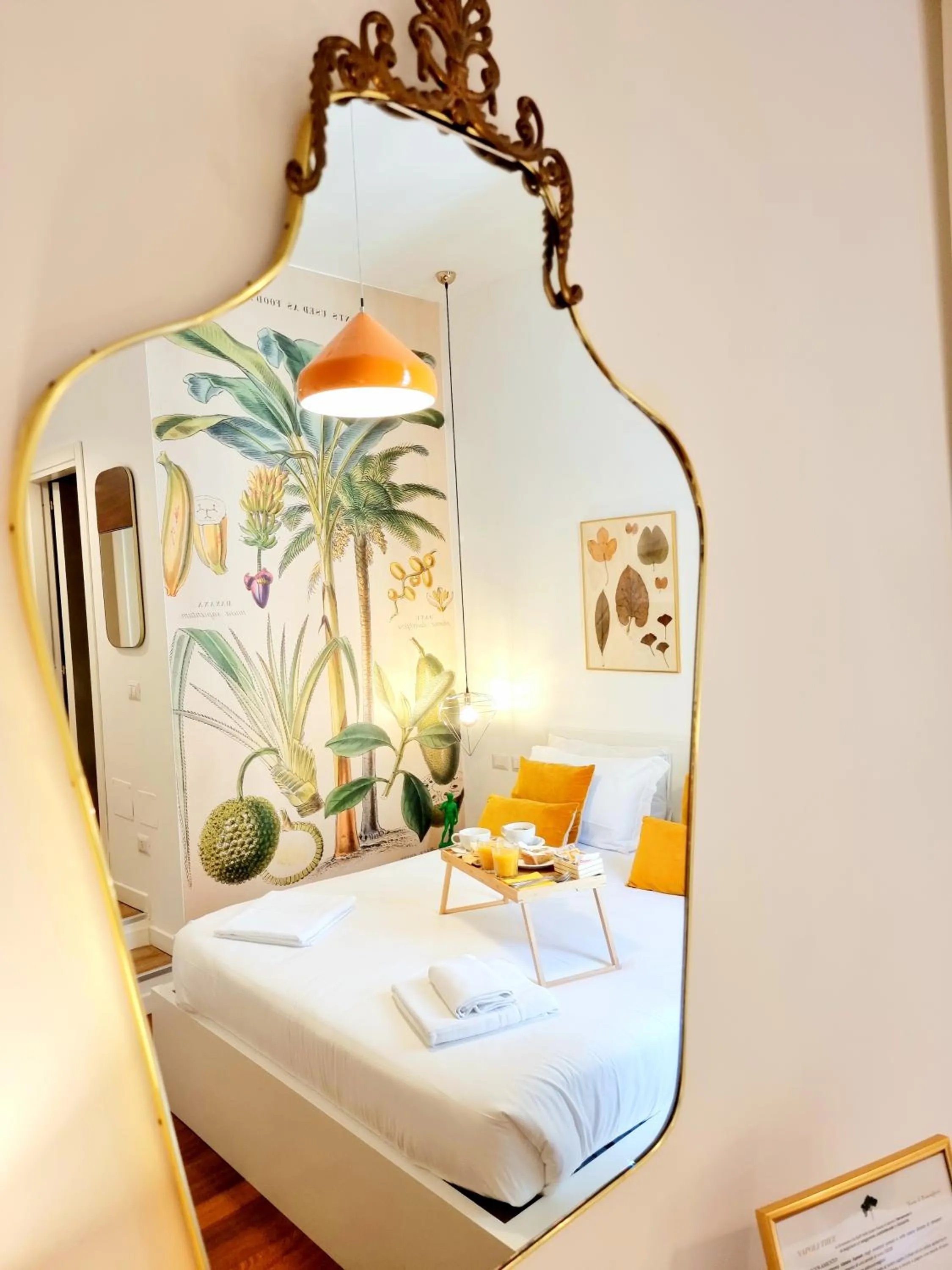 Photo of the whole room, Bed in Napoli Tree - Lungomare