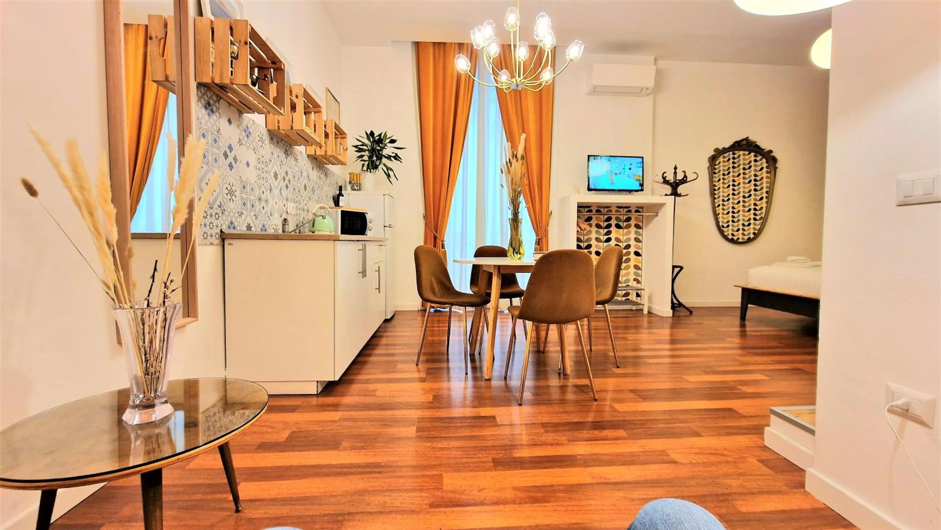 Photo of the whole room in Napoli Tree - Lungomare