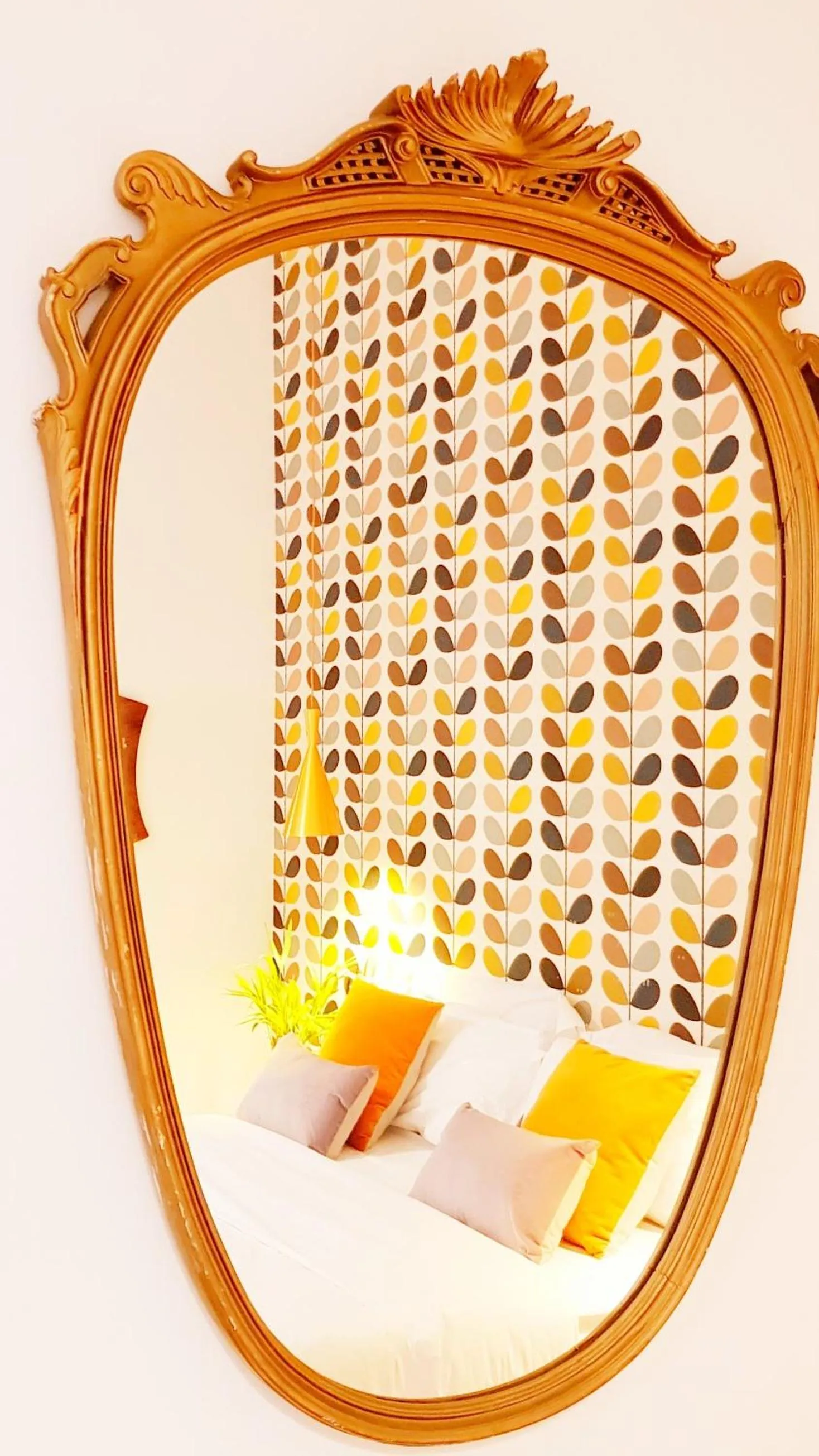 Decorative detail in Napoli Tree - Lungomare