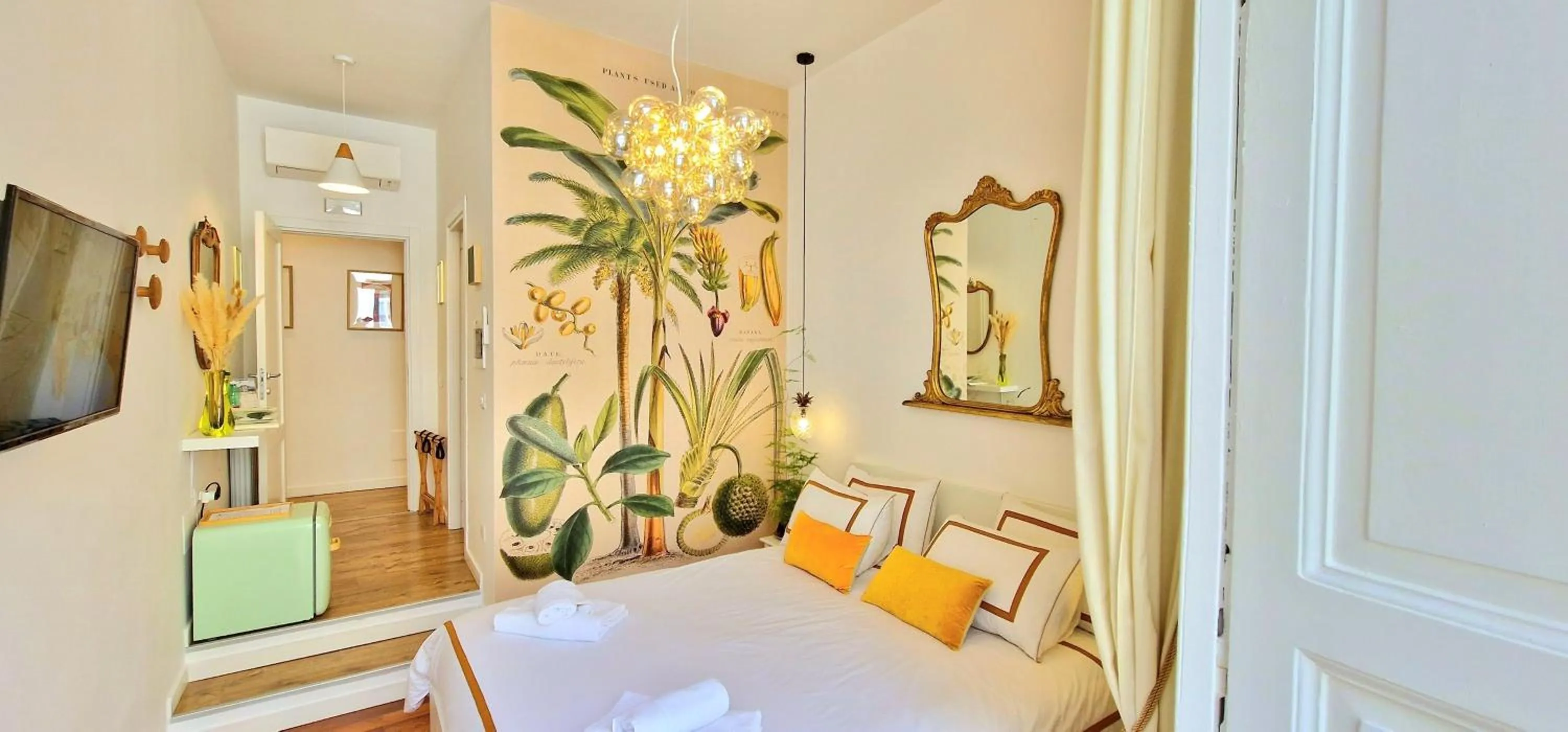 Bed in Napoli Tree - Lungomare