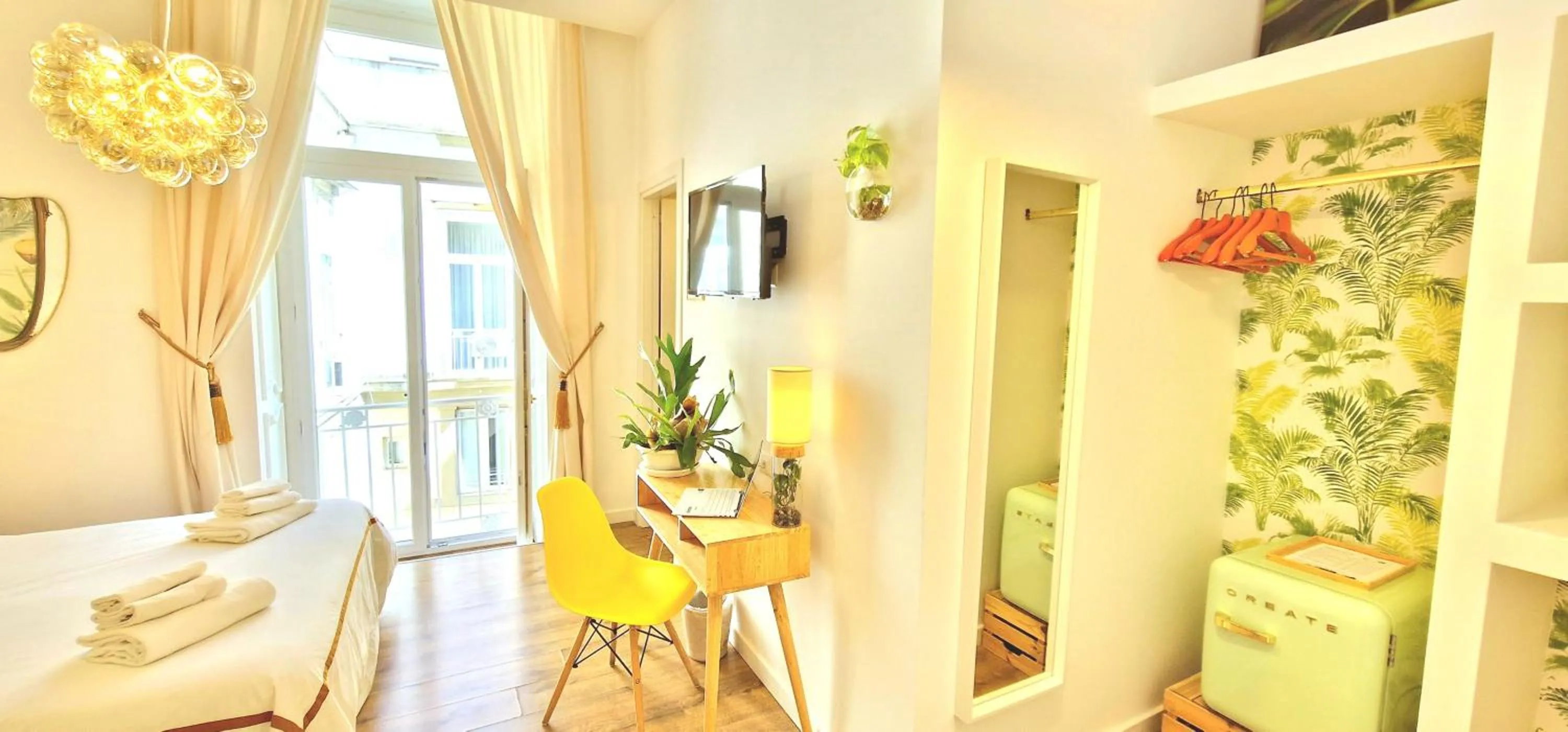 Photo of the whole room in Napoli Tree - Lungomare