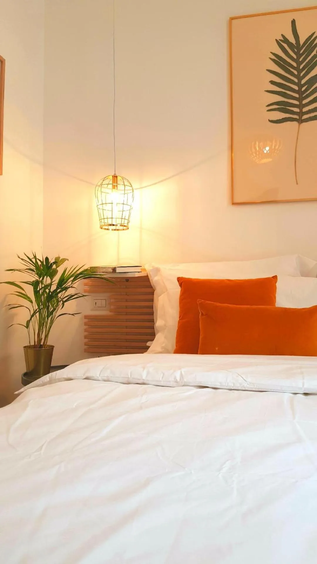 Decorative detail, Bed in Napoli Tree - Lungomare