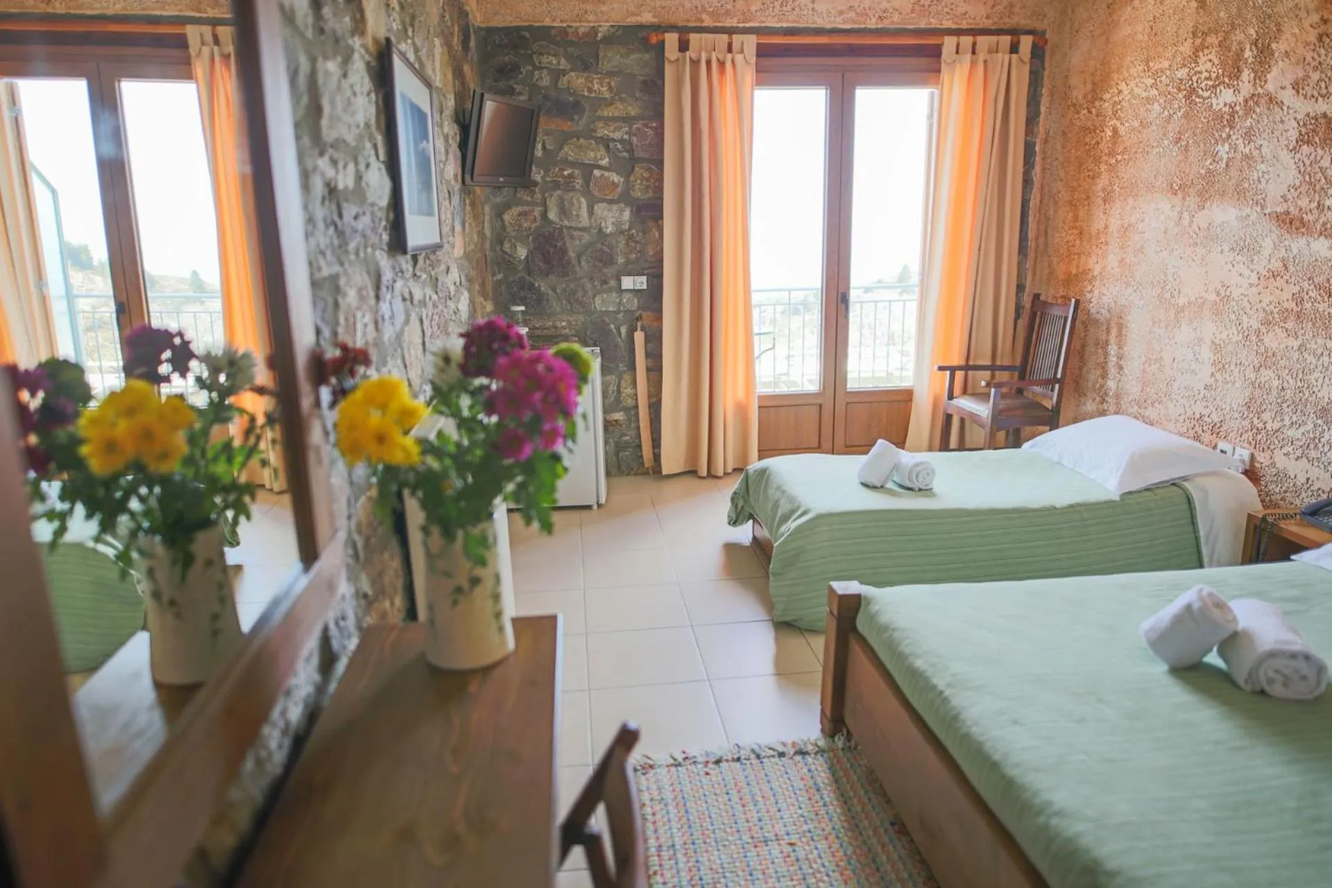 Photo of the whole room, Bed in Faris Hotel