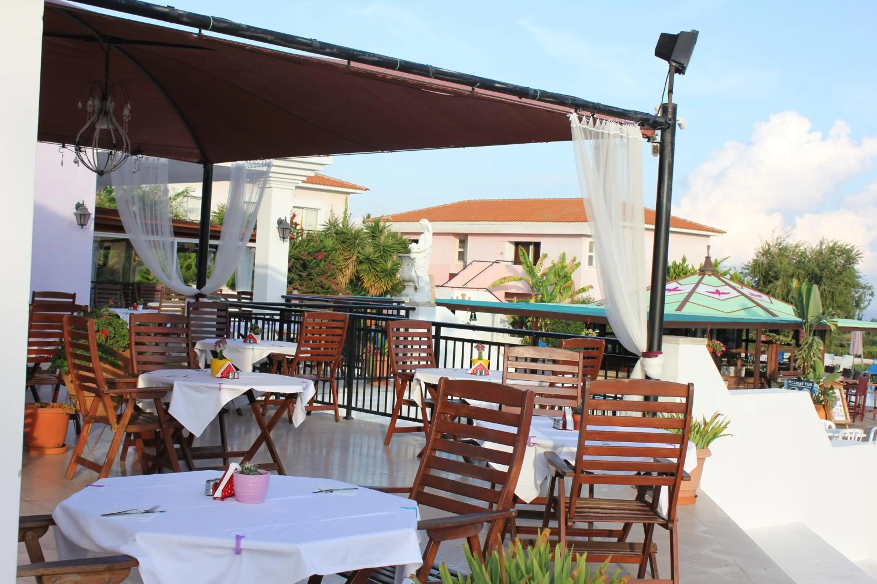 Restaurant/places to eat in Akamanthea Holiday Village
