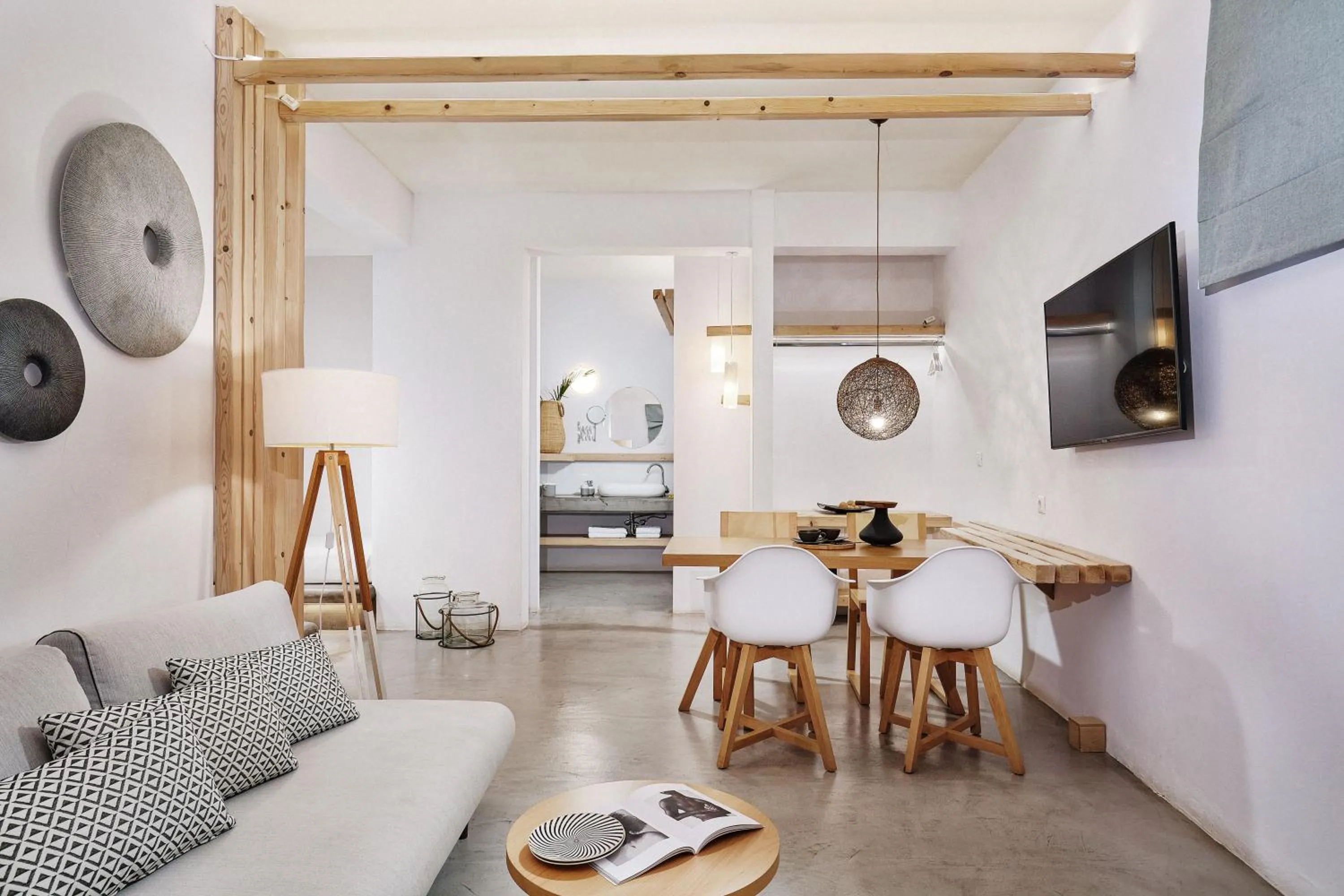 TV and multimedia in Chrysalis Boutique - Adults Only