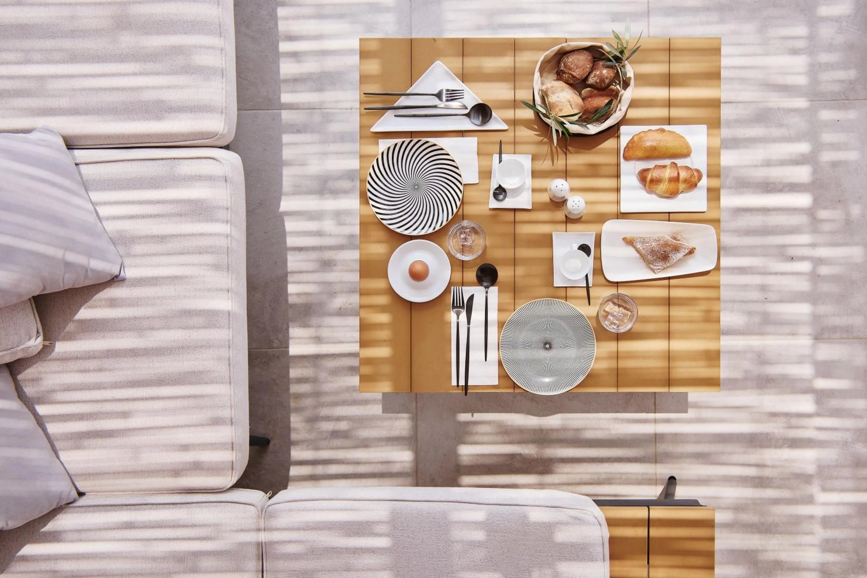 Food and drinks in Chrysalis Boutique - Adults Only