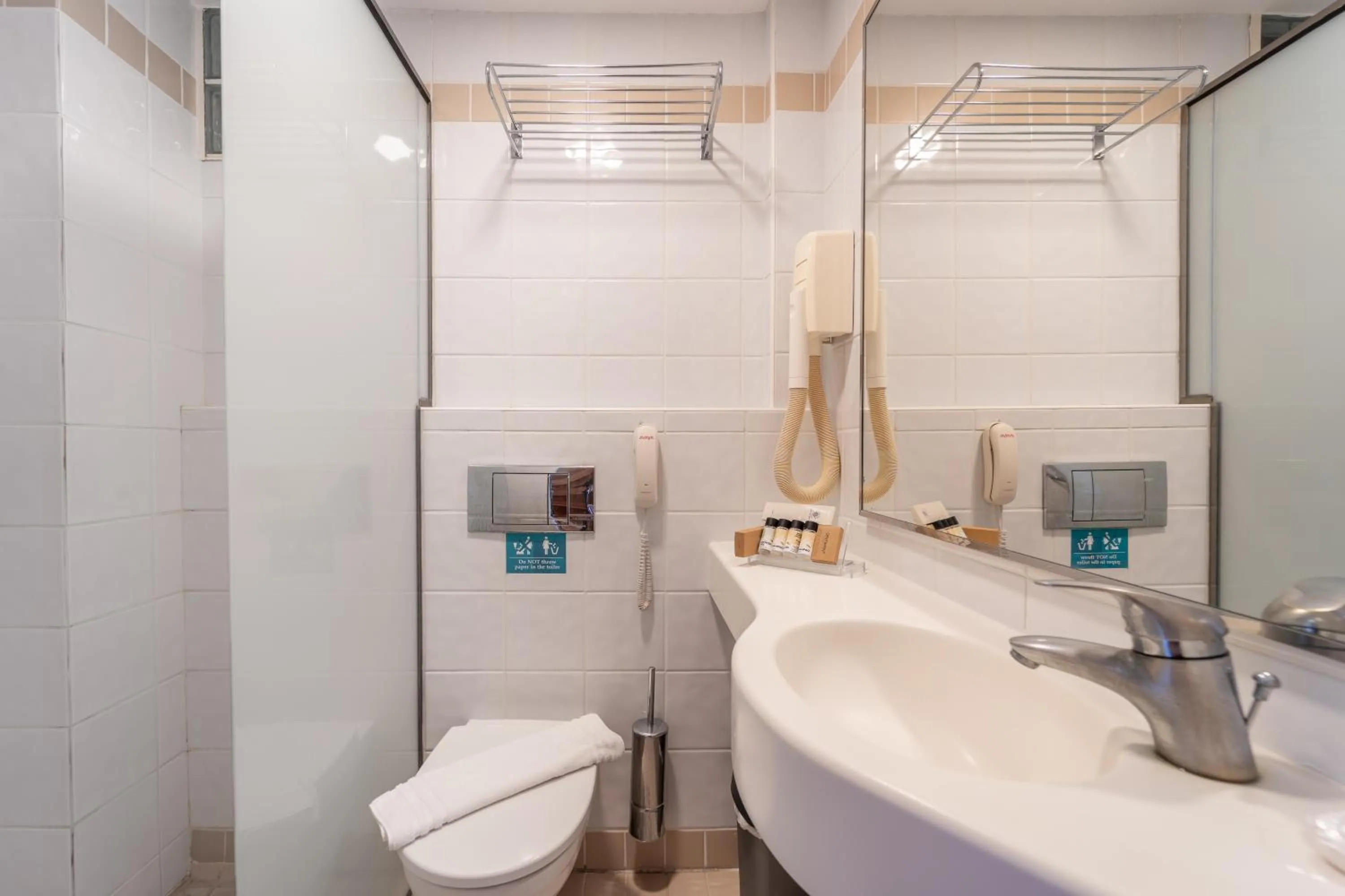 Bathroom in Arte Hotel