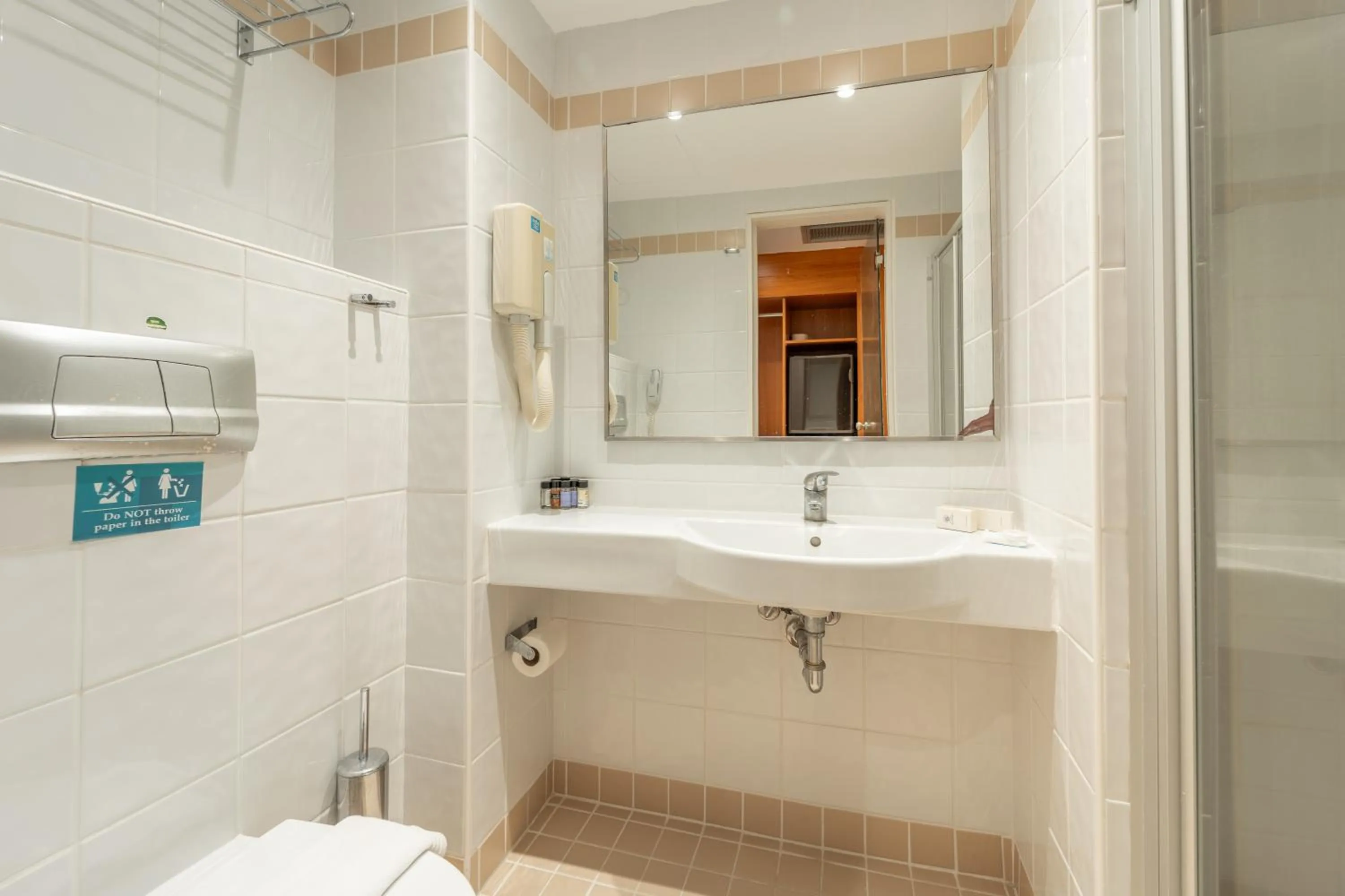 Bathroom in Arte Hotel