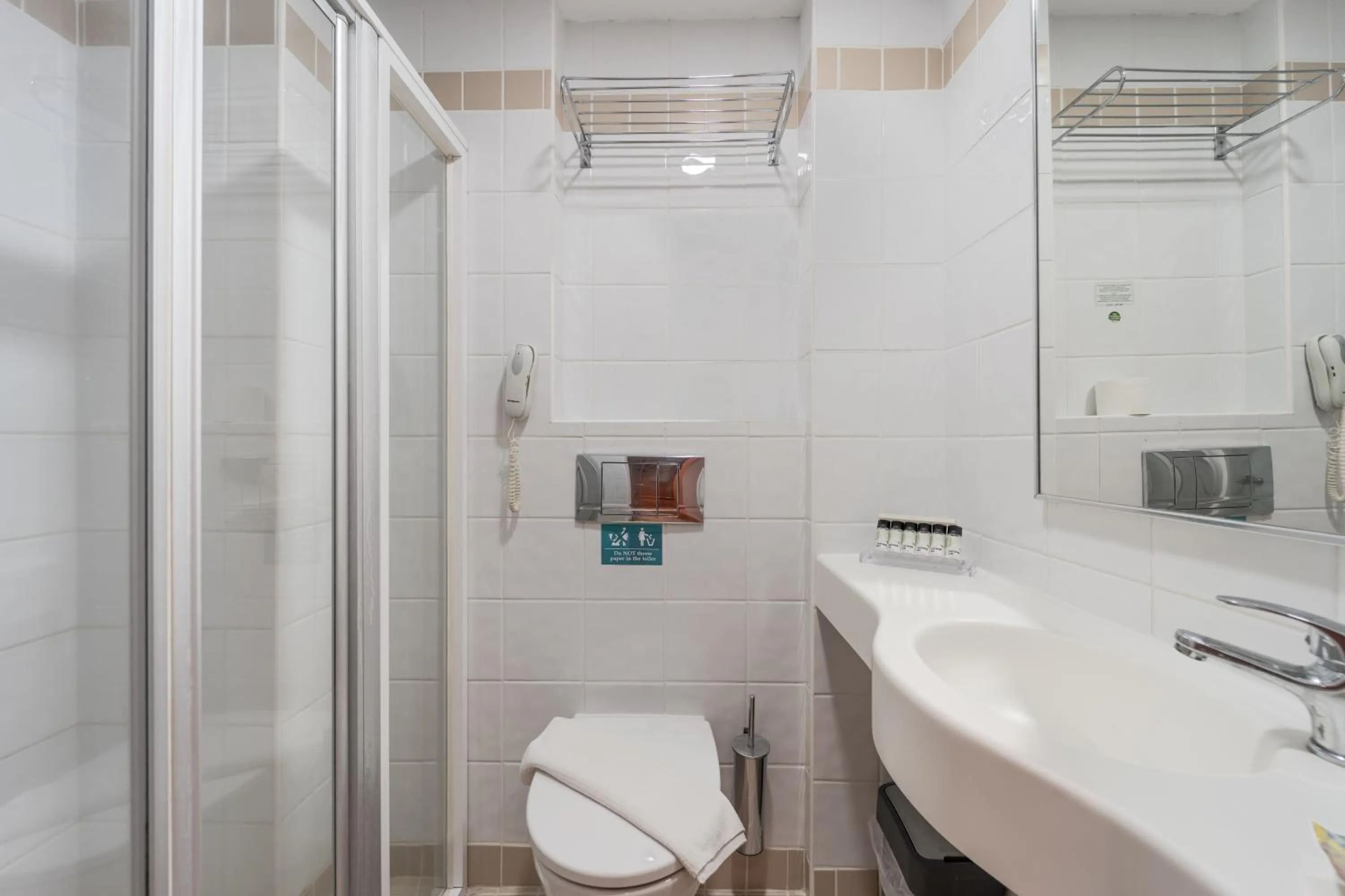 Bathroom in Arte Hotel