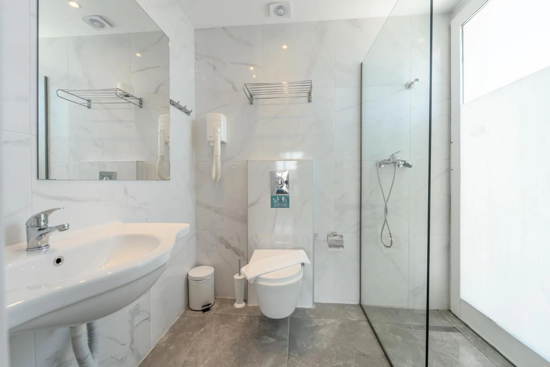 Shower in Arte Hotel