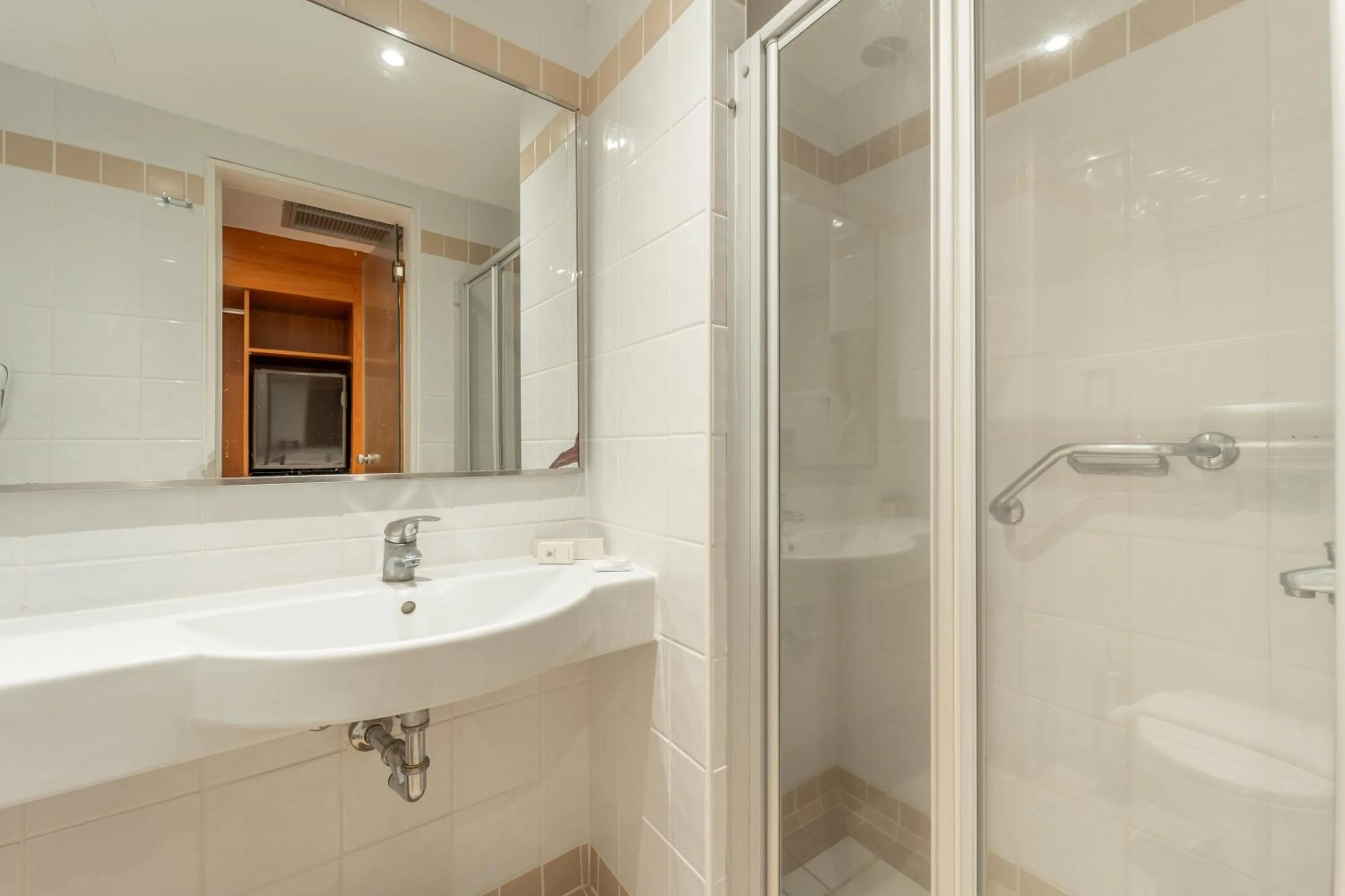 Shower in Arte Hotel