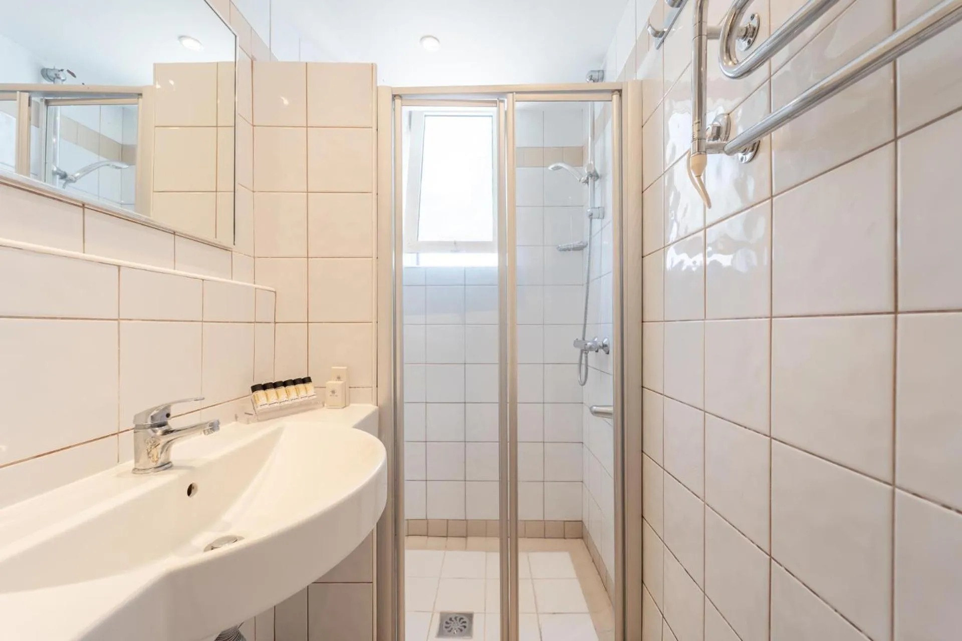 Shower in Arte Hotel