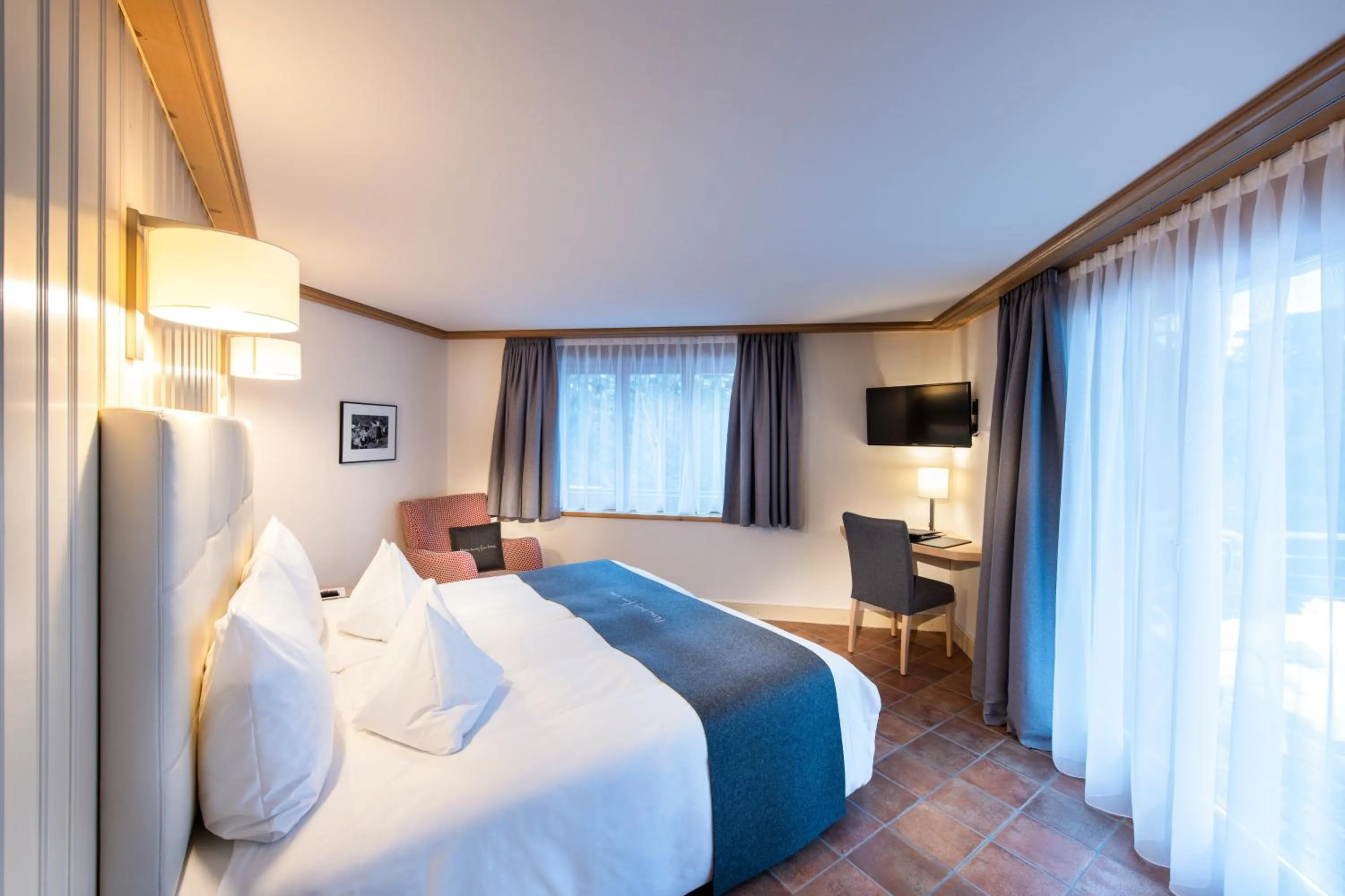 Photo of the whole room, Bed in GOLFHOTEL Les Hauts de Gstaad & SPA