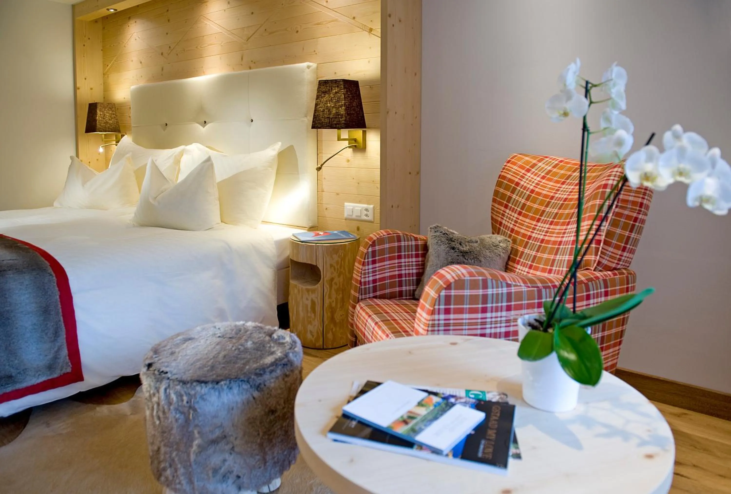 Photo of the whole room, Bed in GOLFHOTEL Les Hauts de Gstaad & SPA