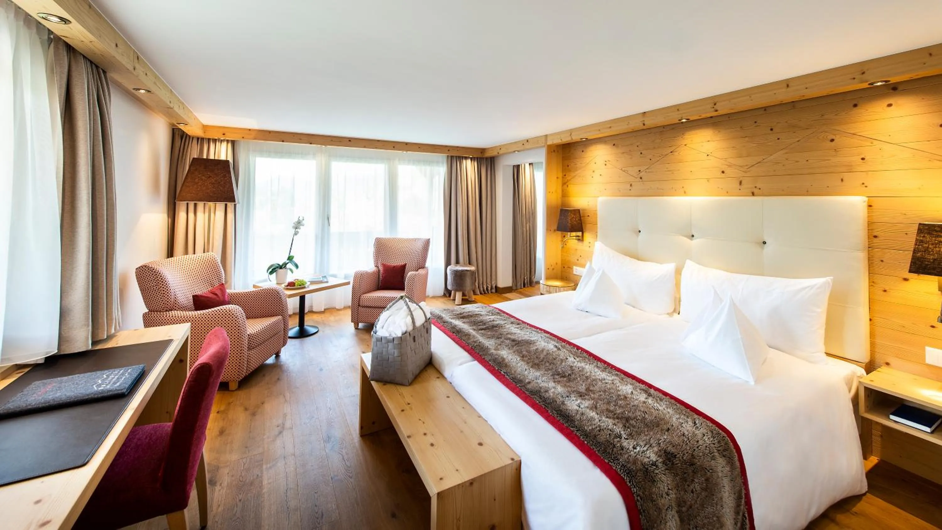 Photo of the whole room, Bed in GOLFHOTEL Les Hauts de Gstaad & SPA
