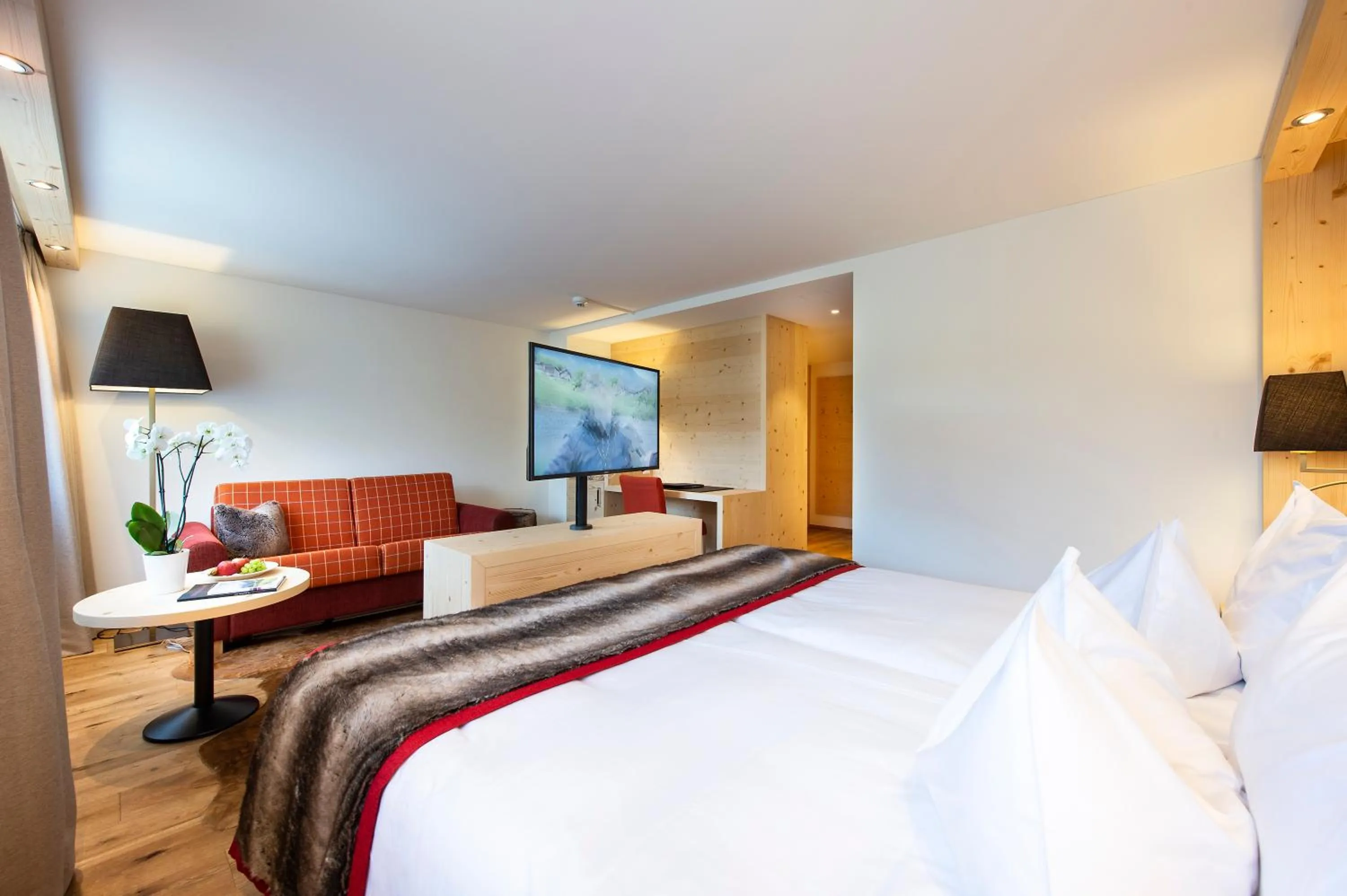 Photo of the whole room, Bed in GOLFHOTEL Les Hauts de Gstaad & SPA