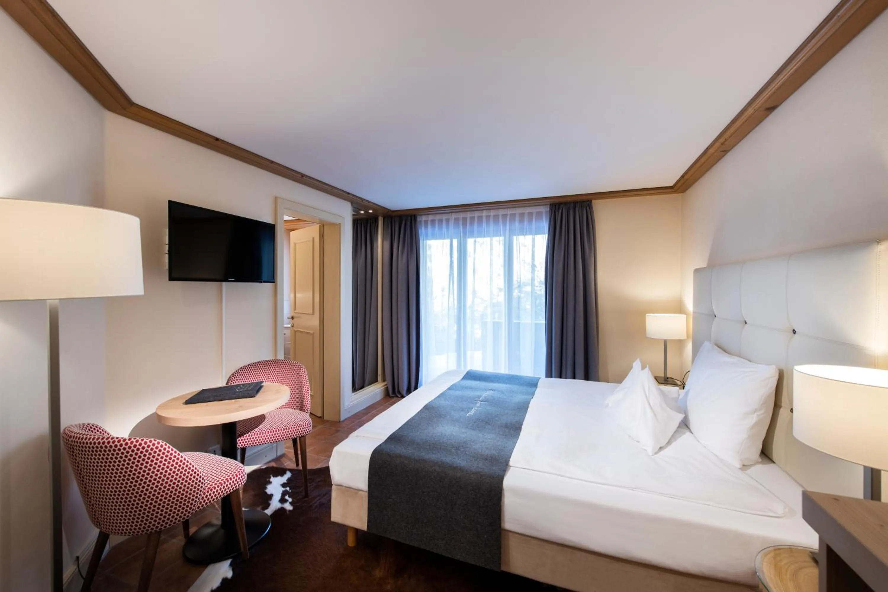 Photo of the whole room, Bed in GOLFHOTEL Les Hauts de Gstaad & SPA