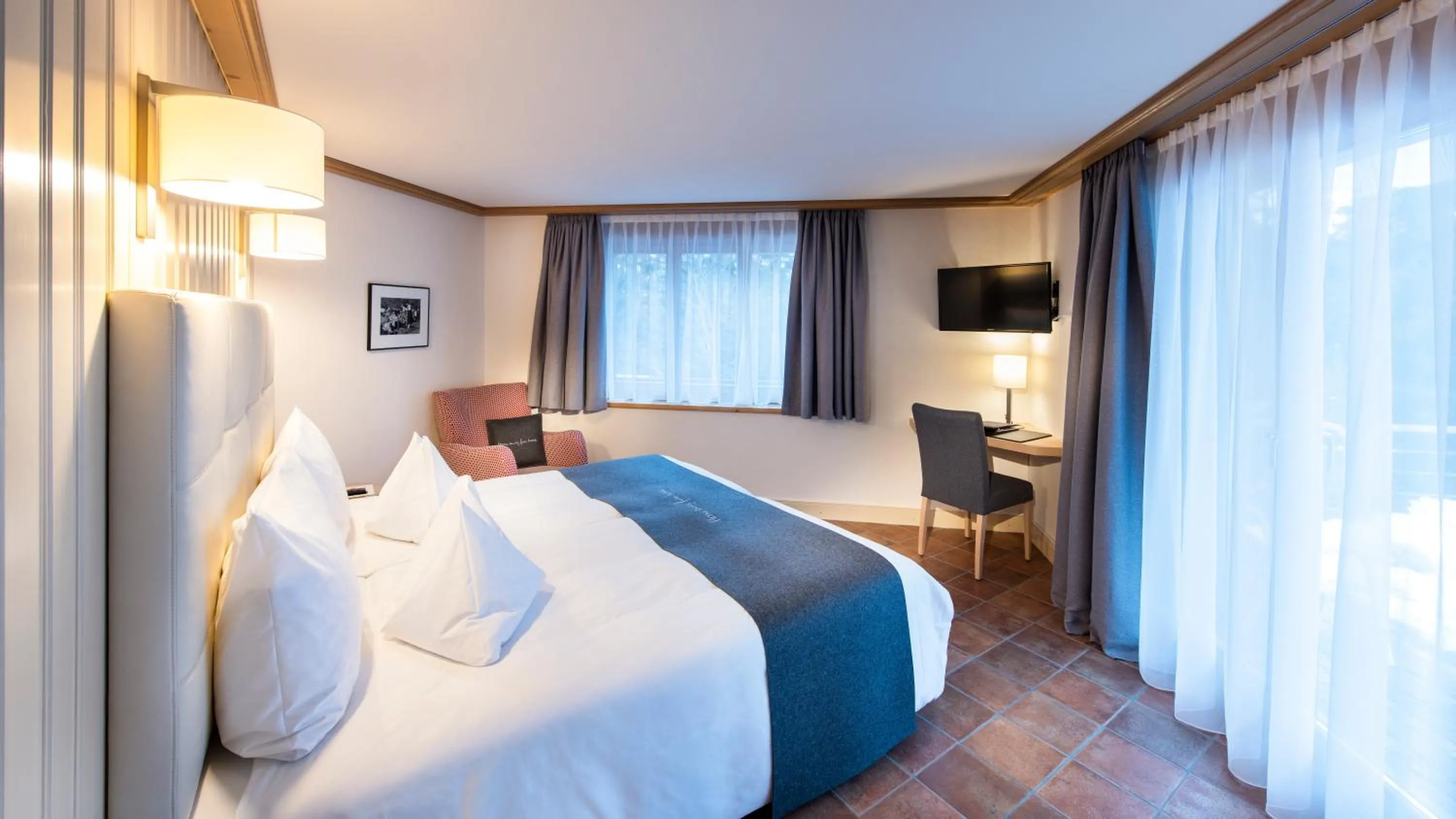 Photo of the whole room, Bed in GOLFHOTEL Les Hauts de Gstaad & SPA