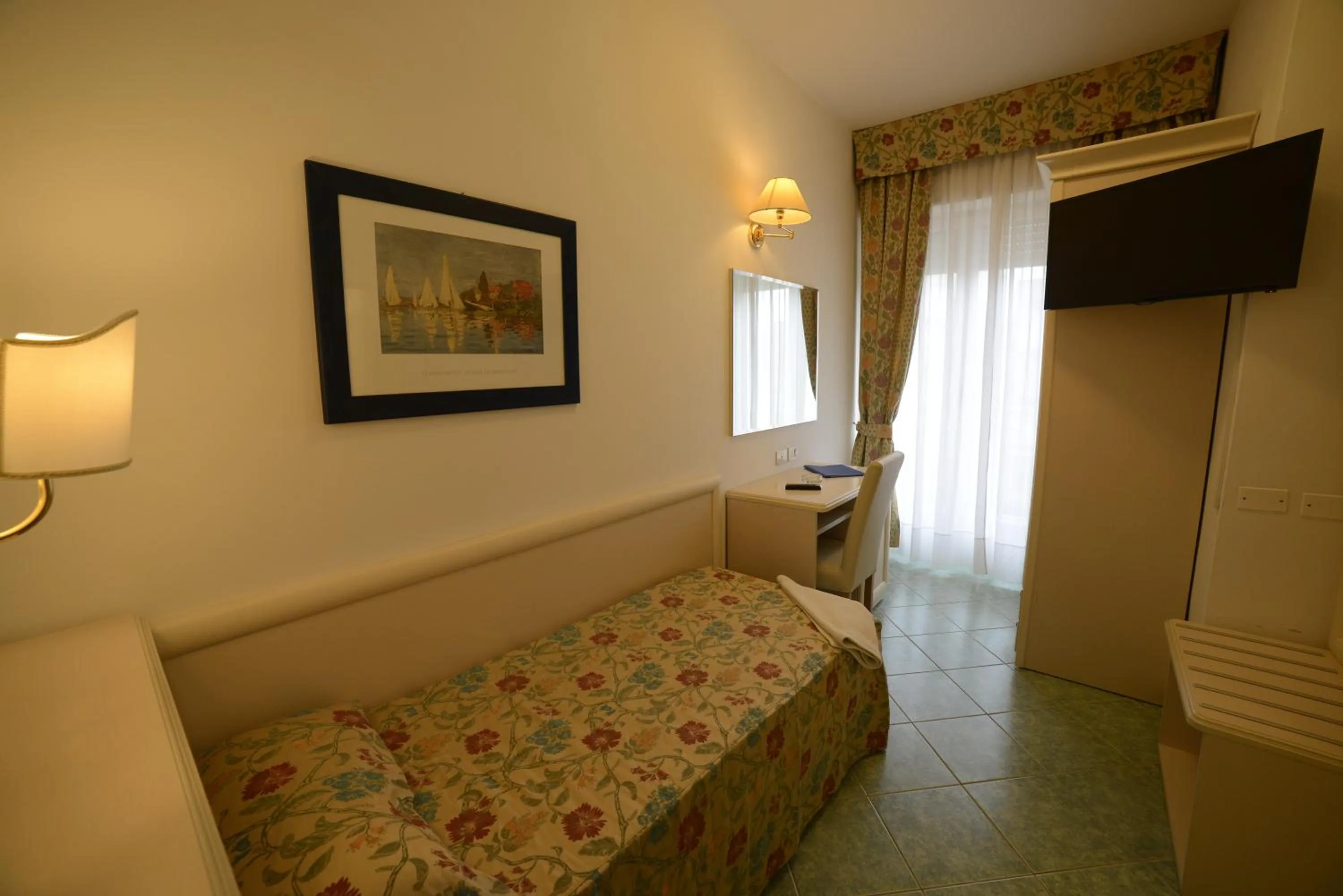 Photo of the whole room, Bed in Hotel Nord Est