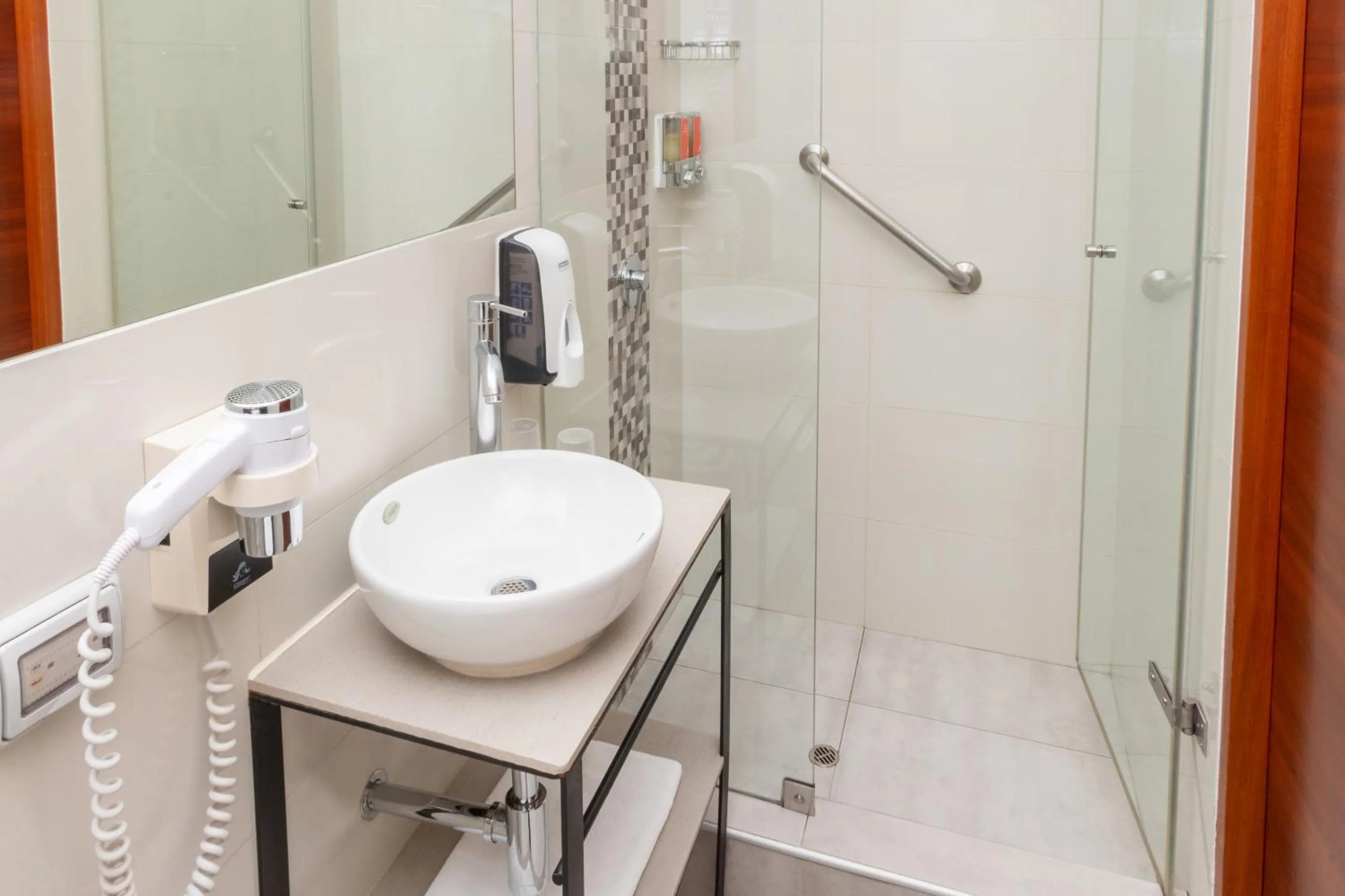 Shower in Casa Andina Standard Cusco Plaza