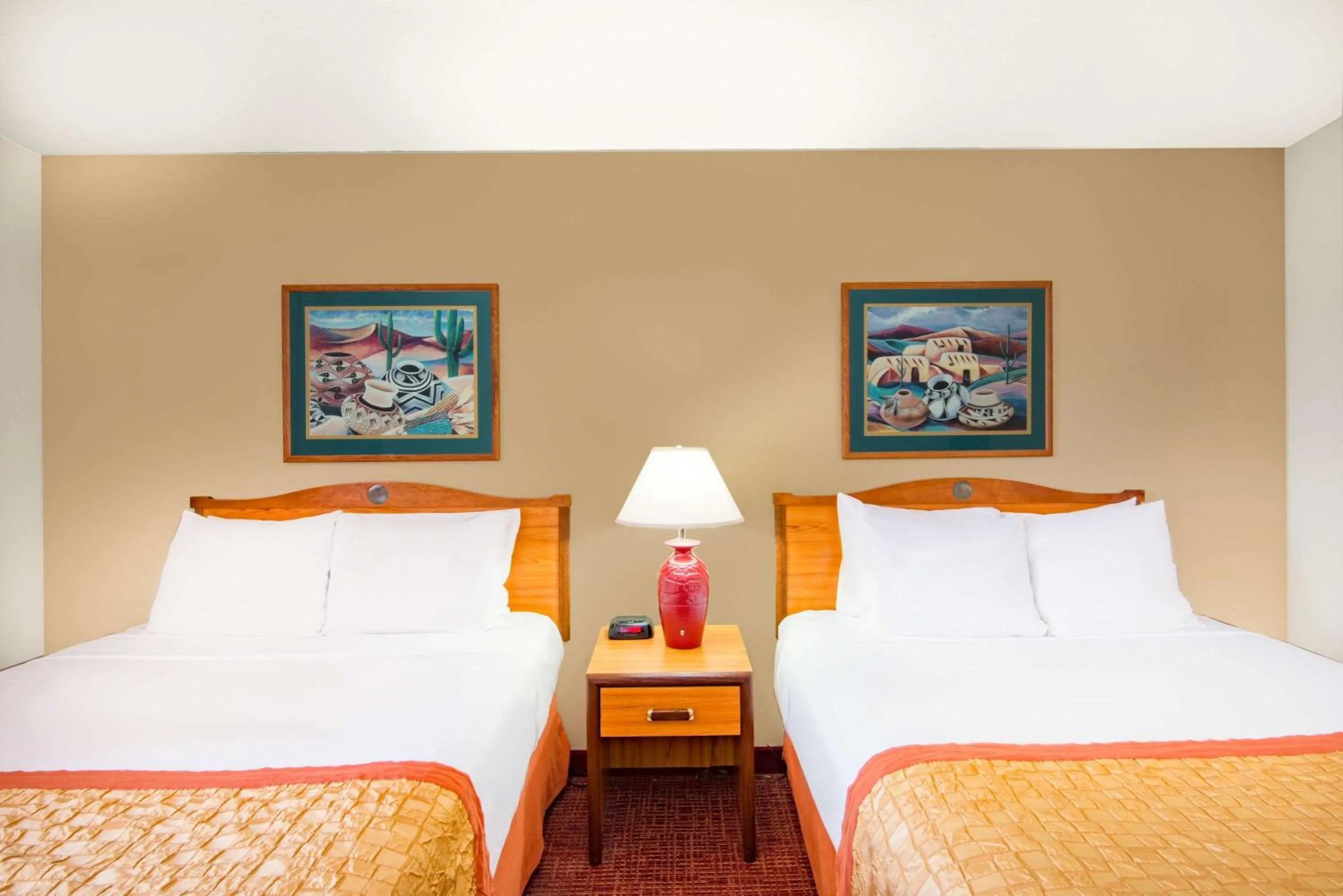 Photo of the whole room, Bed in Hawthorn Suites by Wyndham Albuquerque