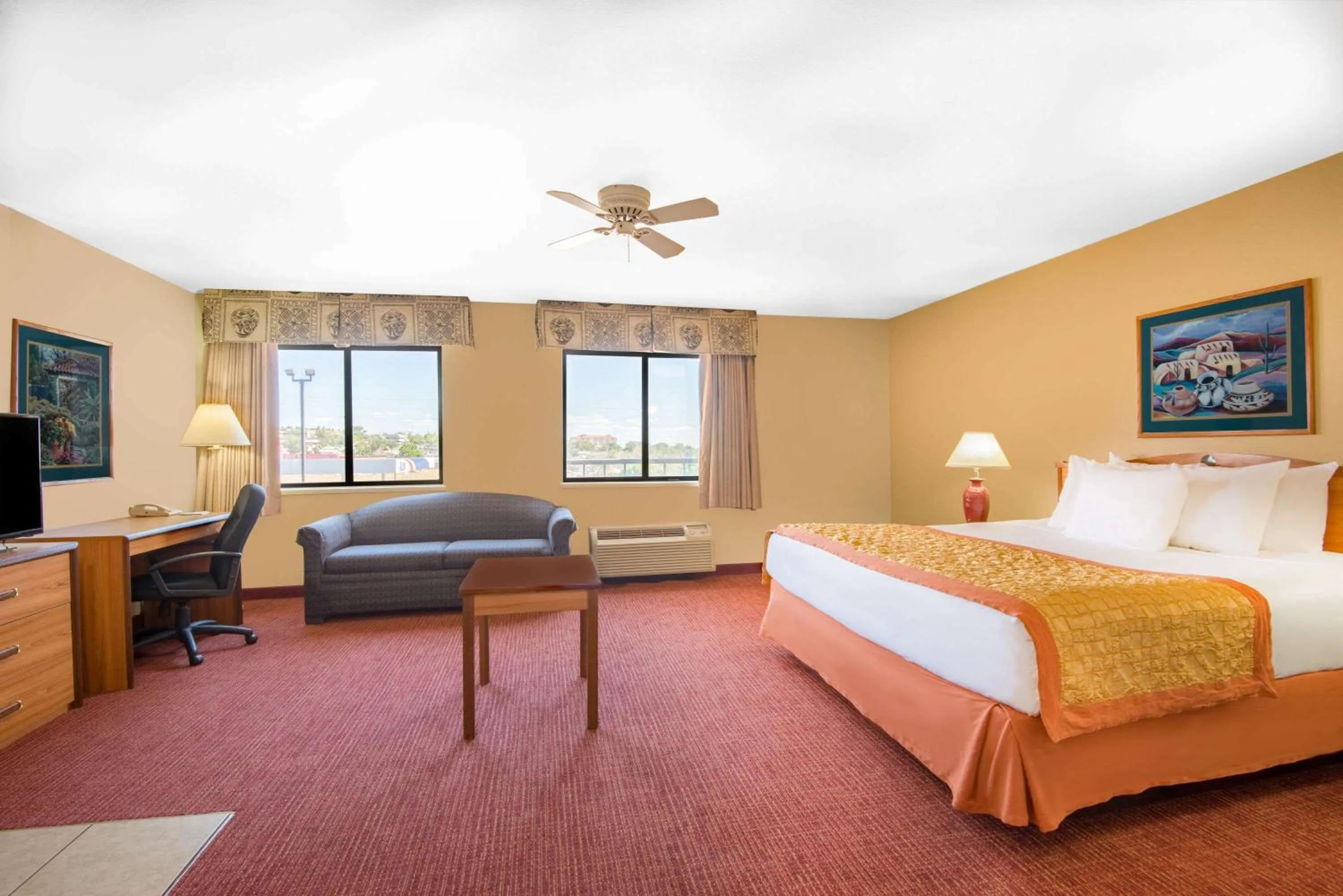 Photo of the whole room, Bed in Hawthorn Suites by Wyndham Albuquerque