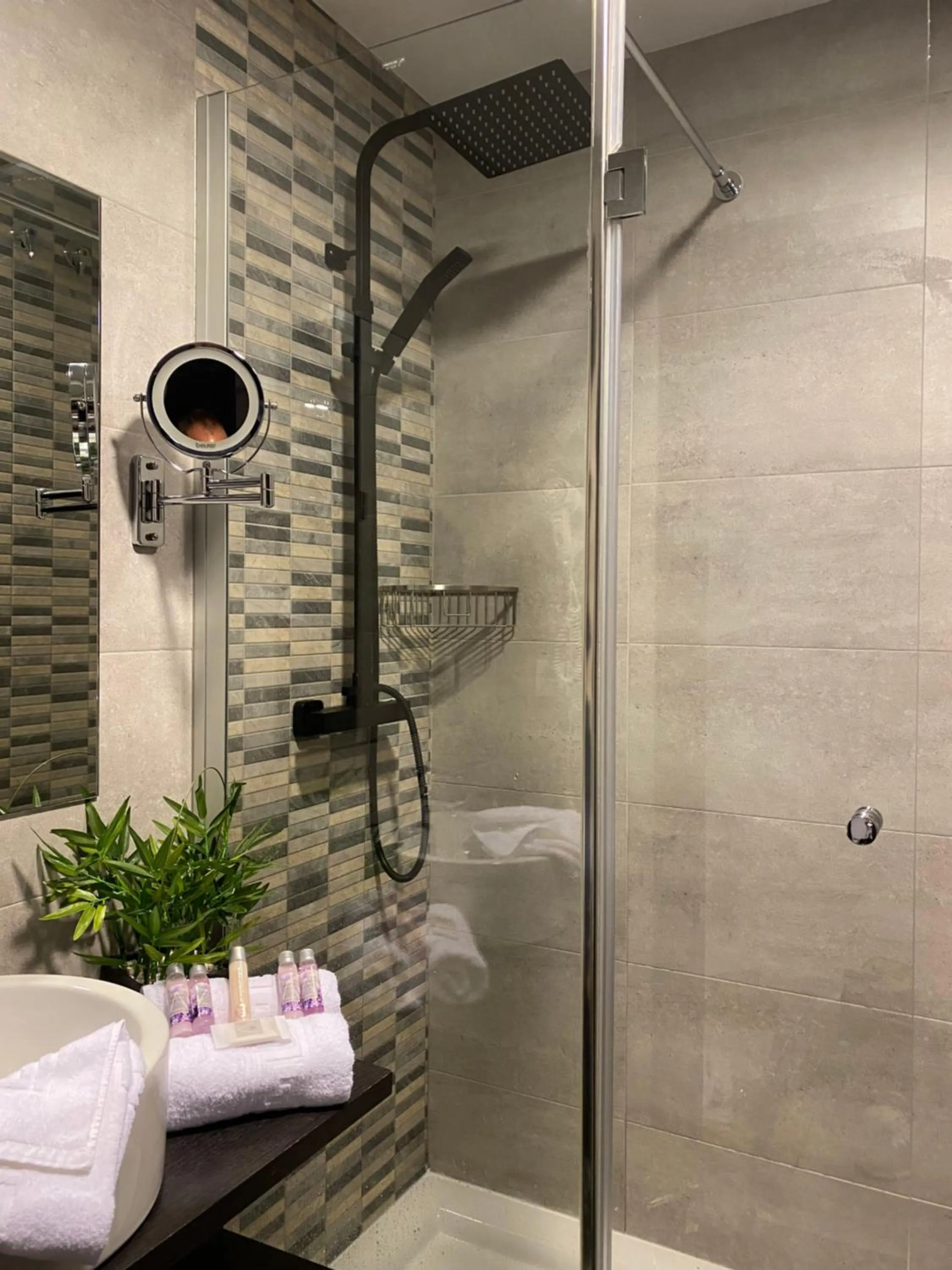 Shower in Hotel Noia