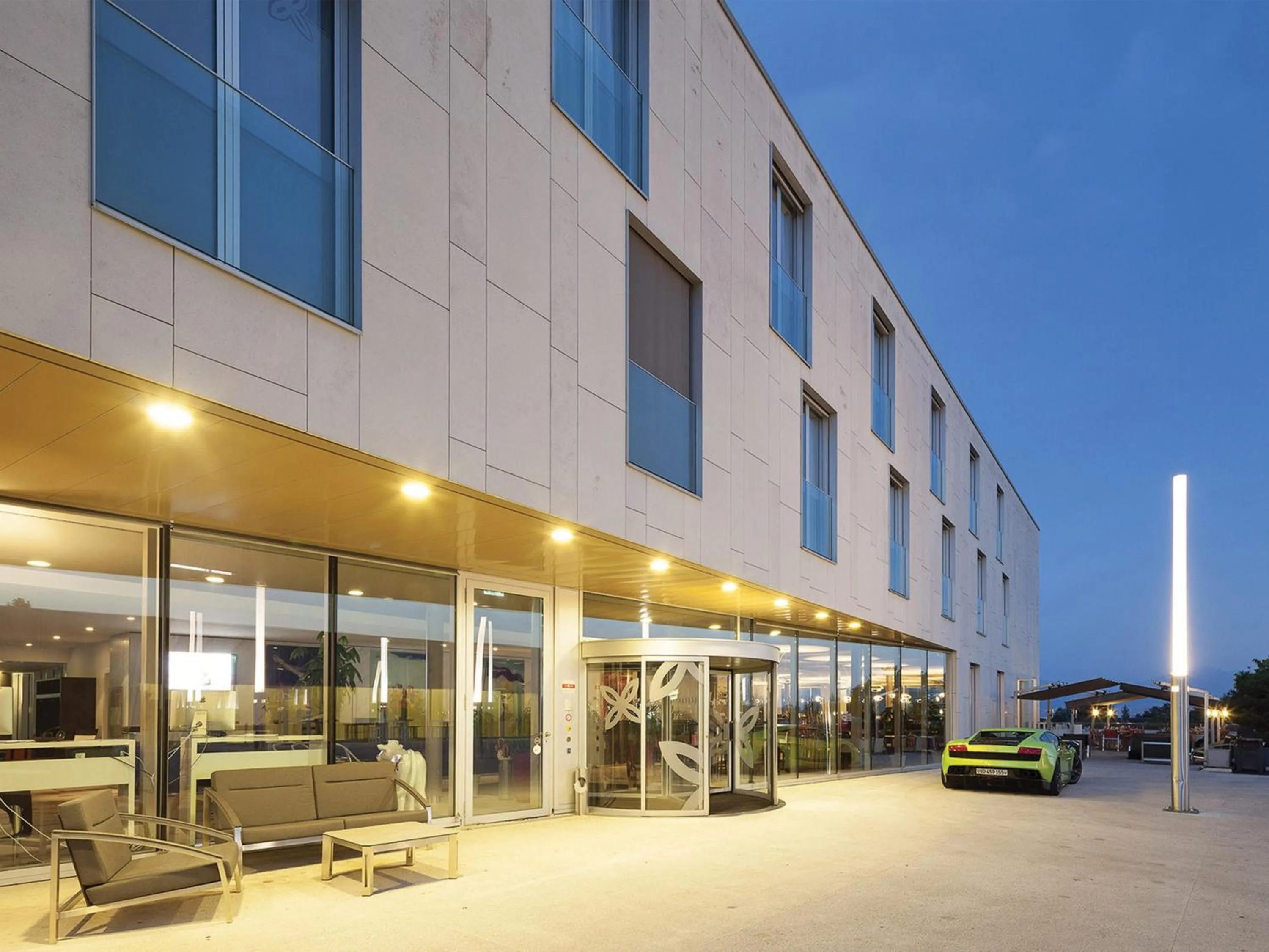 Facade/entrance in Starling Hotel Lausanne