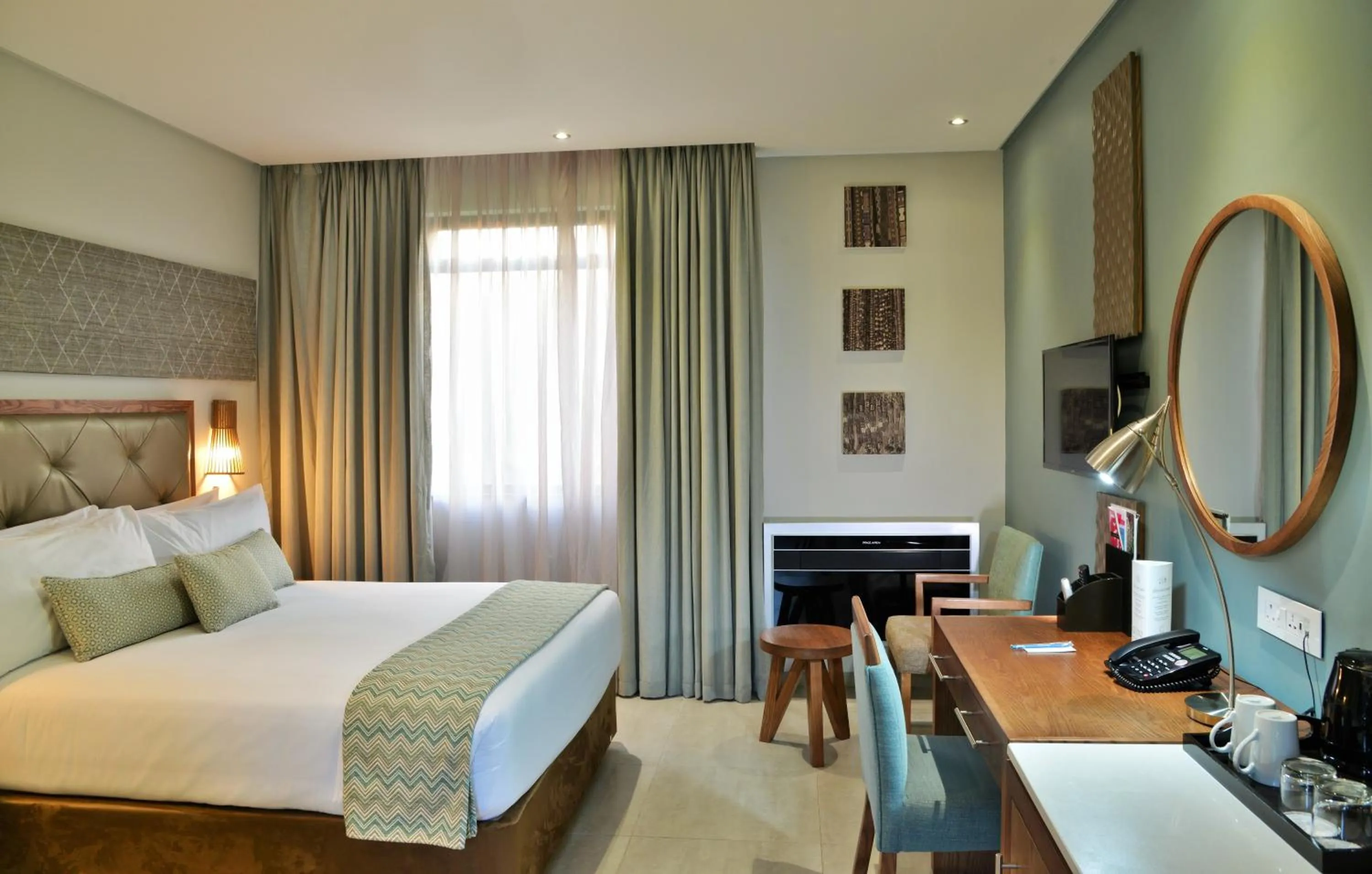 Coffee/tea facilities, Bed in Cresta Maun Hotel