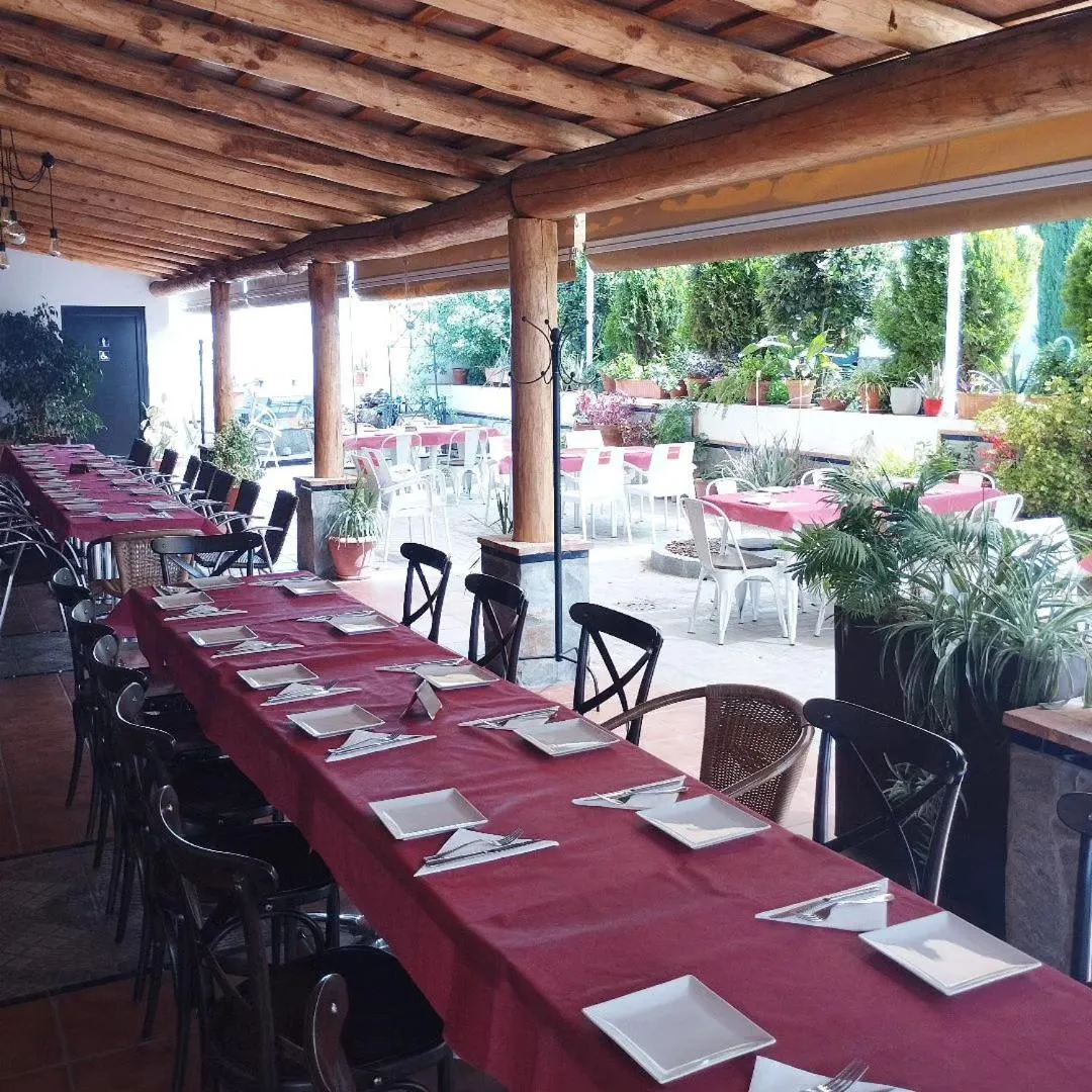 Restaurant/places to eat in Hotel Entreolivos
