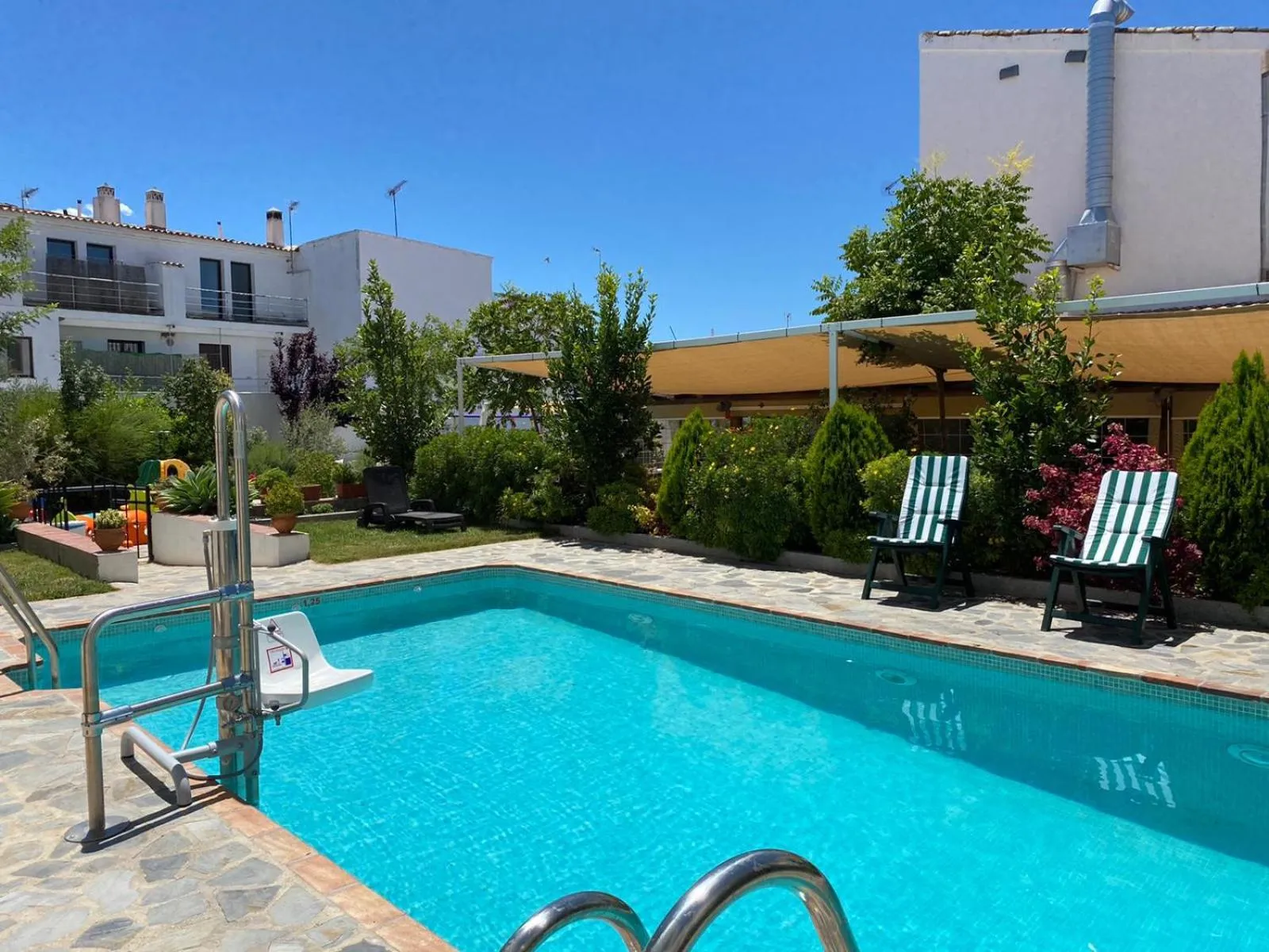 Swimming pool in Hotel Entreolivos