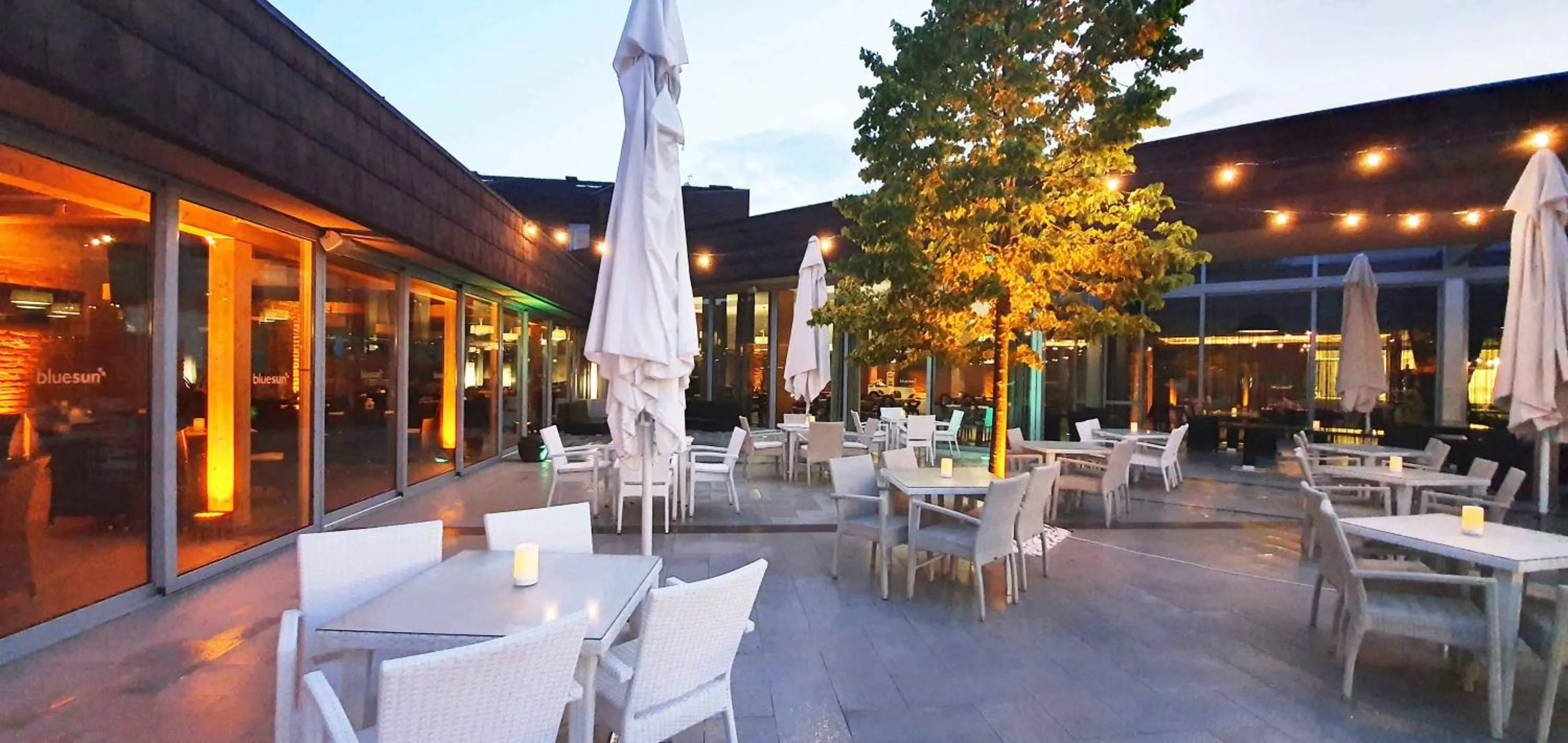 Restaurant/places to eat in Hotel Kaj